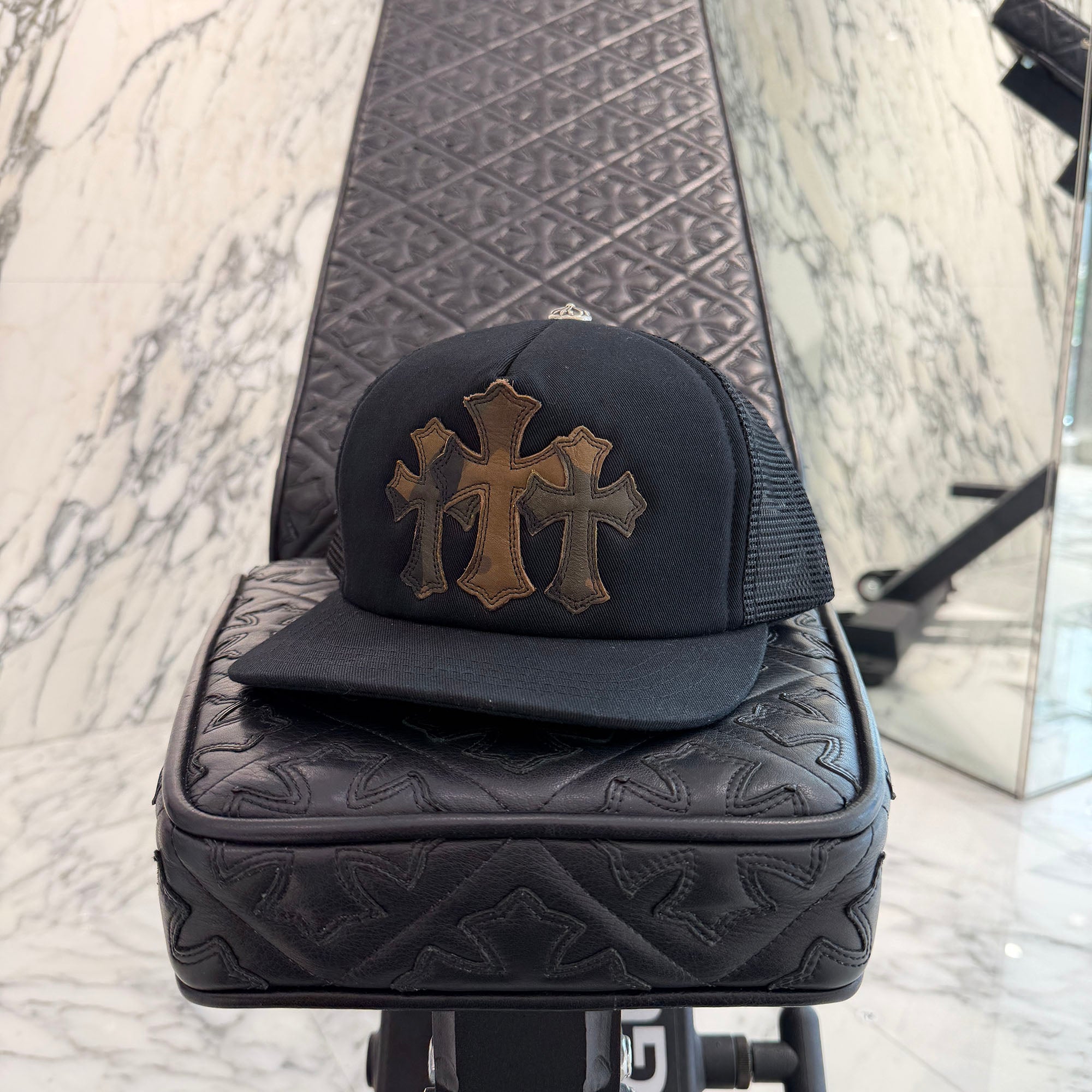 CHROME HEARTS Camo Triple Cross Leather Patch Trucker Cap ONE SIZE (51-61) クロムハーツ カモ トリプルクロス レザーパッチ トラッカーキャップ サイズONE SIZE (51-61)