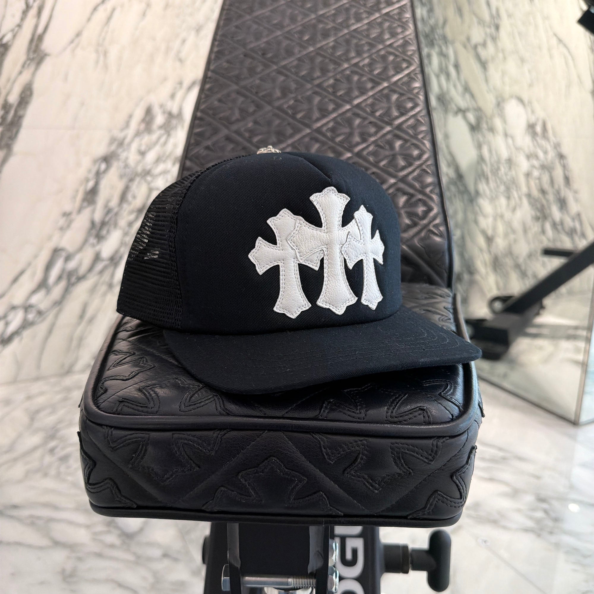 CHROME HEARTS Triple Cross Patch Trucker Cap ONE SIZE (51-61) クロムハーツ トリプルクロスパッチ トラッカーキャップ ONE SIZE (51-61)
