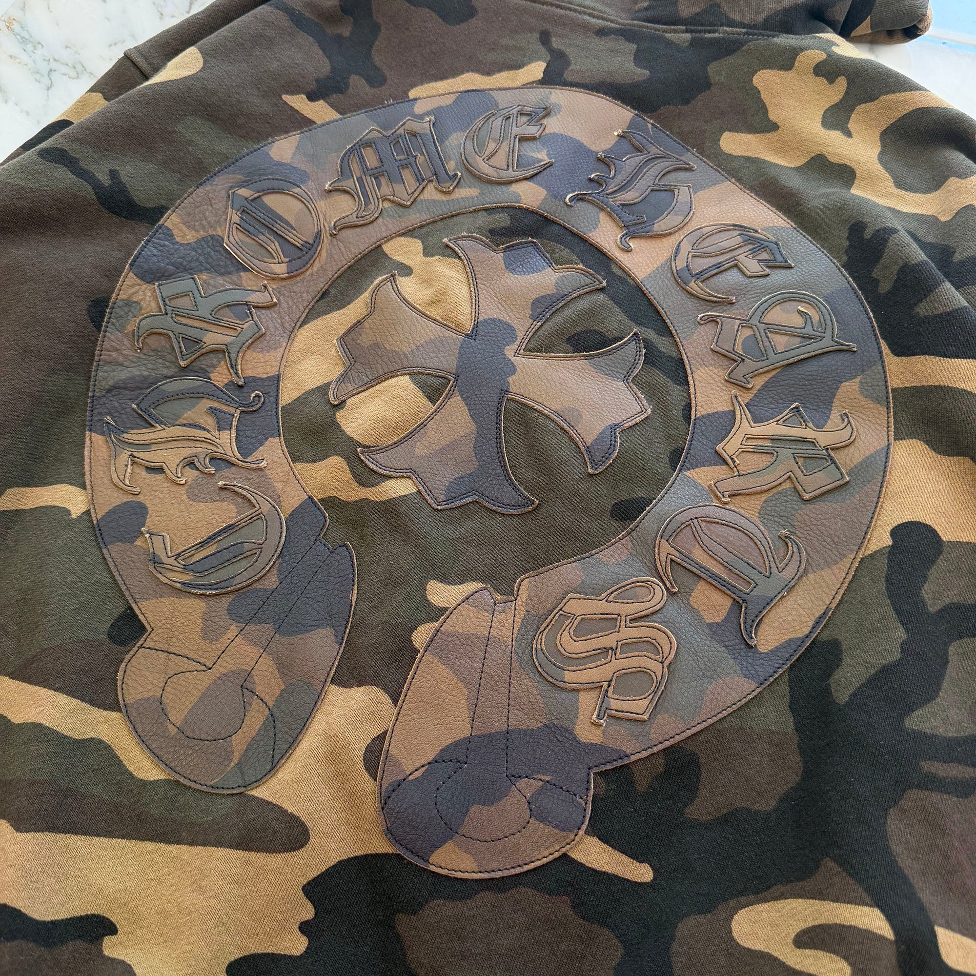 CHROME HEARTS Camo Floral Cross Horseshoe Leather Patch Zip Up Hoodie Size S クロムハーツ カモ フローラルクロス ホースシュー レザーパッチ ジップアップフーディ サイズS