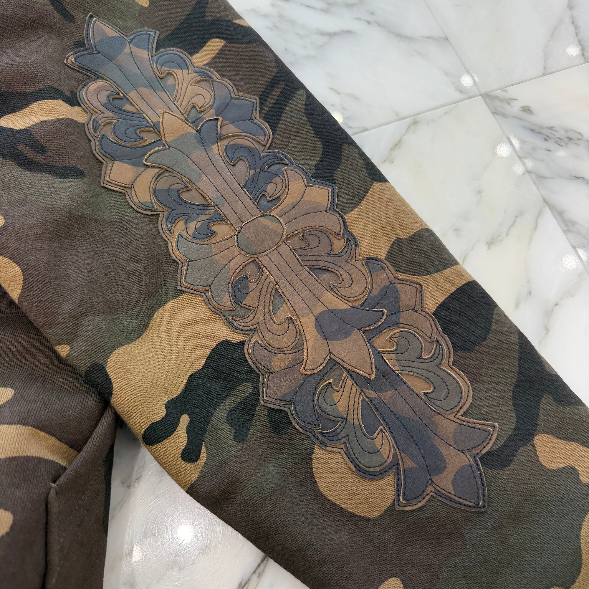 CHROME HEARTS Camo Floral Cross Horseshoe Leather Patch Zip Up Hoodie Size S クロムハーツ カモ フローラルクロス ホースシュー レザーパッチ ジップアップフーディ サイズS