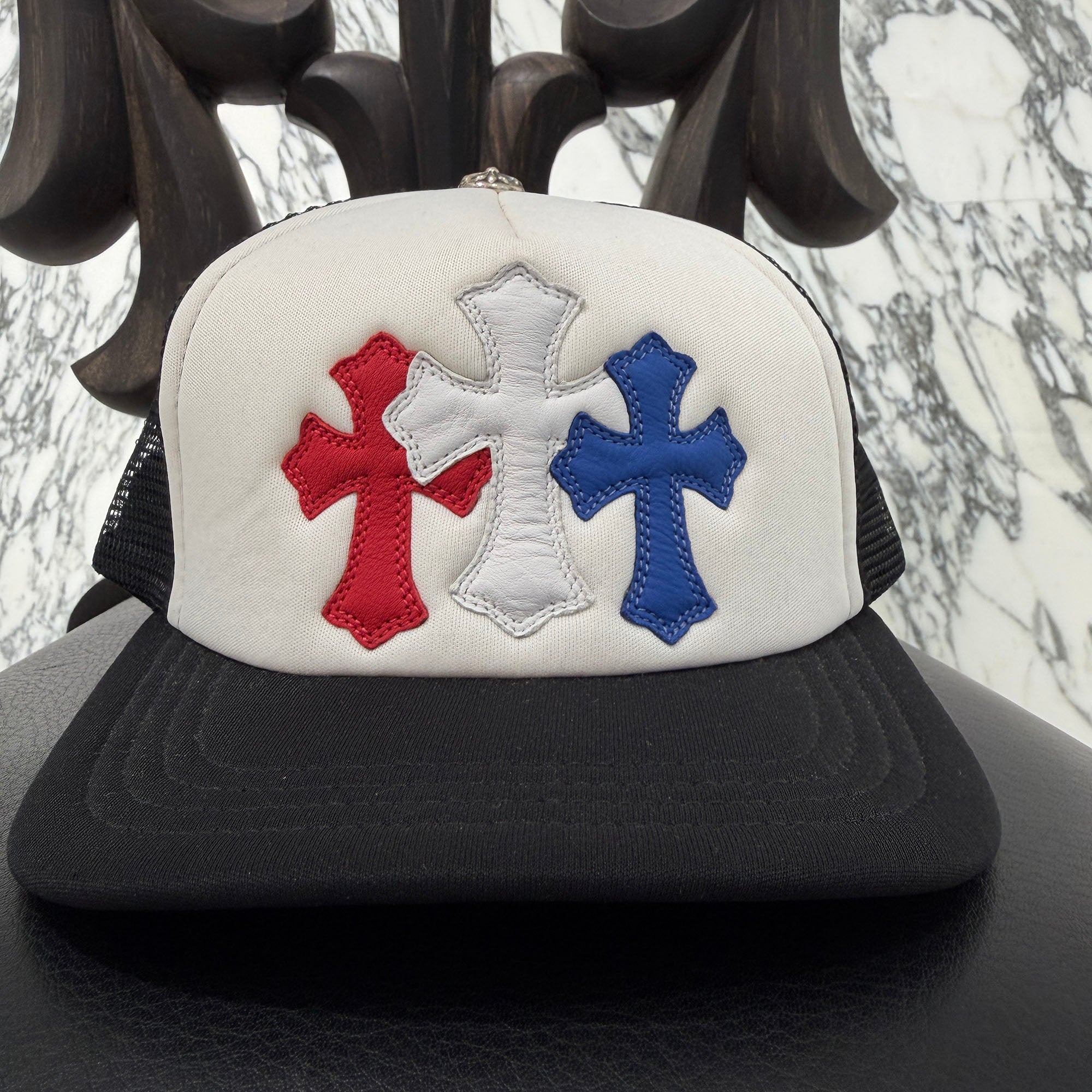 CHROME HEARTS Tricolor Triple Cross Patch Trucker Cap ONE SIZE (51-61) クロムハーツ トリコロール トリプルクロスパッチ トラッカーキャップ ONE SIZE (51-61)