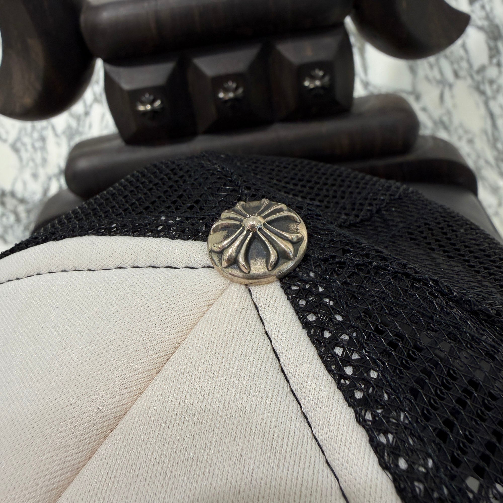 CHROME HEARTS Tricolor Triple Cross Patch Trucker Cap ONE SIZE (51-61) クロムハーツ トリコロール トリプルクロスパッチ トラッカーキャップ ONE SIZE (51-61)
