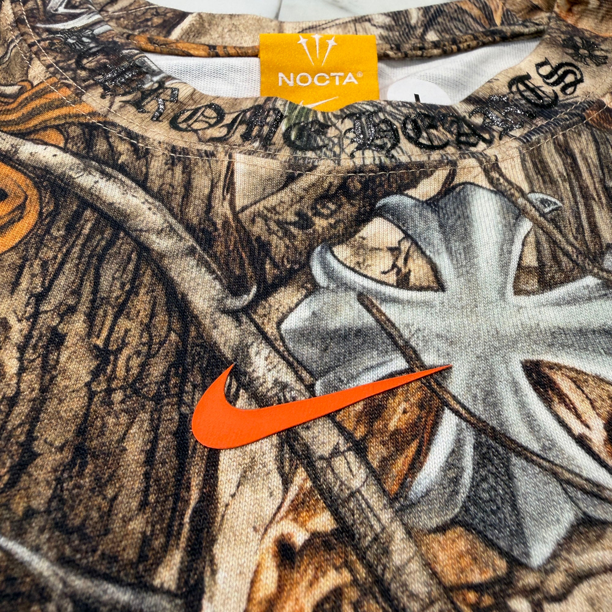 CHROME HEARTS × NIKE × Drake NOCTA 2026SS Camo Neck Logo Tee Size L クロムハーツ×ナイキ×ドレイク ノクタ カモネックロゴ Tシャツ サイズL