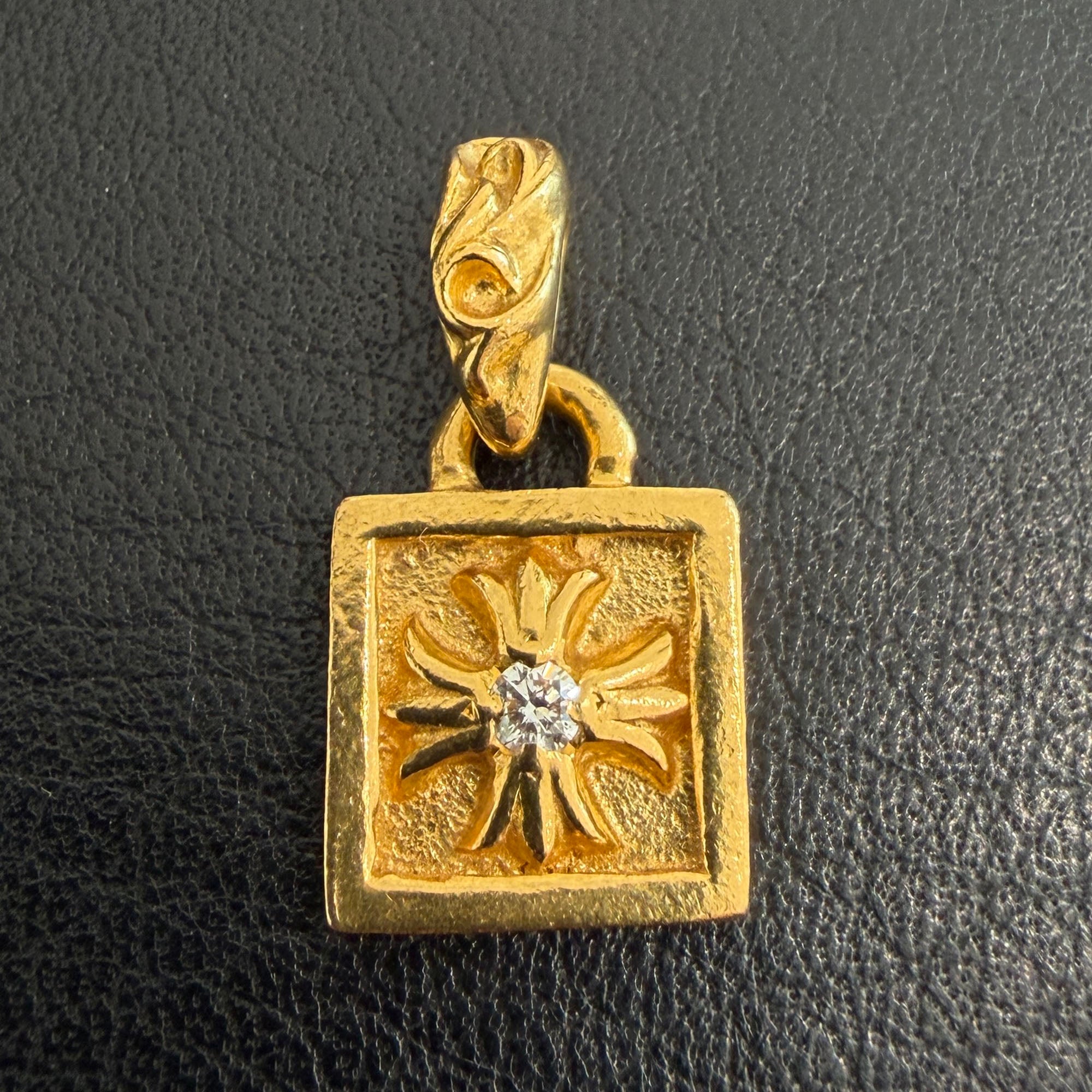 CHROME HEARTS 22K FRAMED CH PLUS Charm 1 Diamond クロムハーツ 22K CHROME HEARTS 22K FRAMED CH PLUS Charm 1 Diamond クロムハーツ 22K