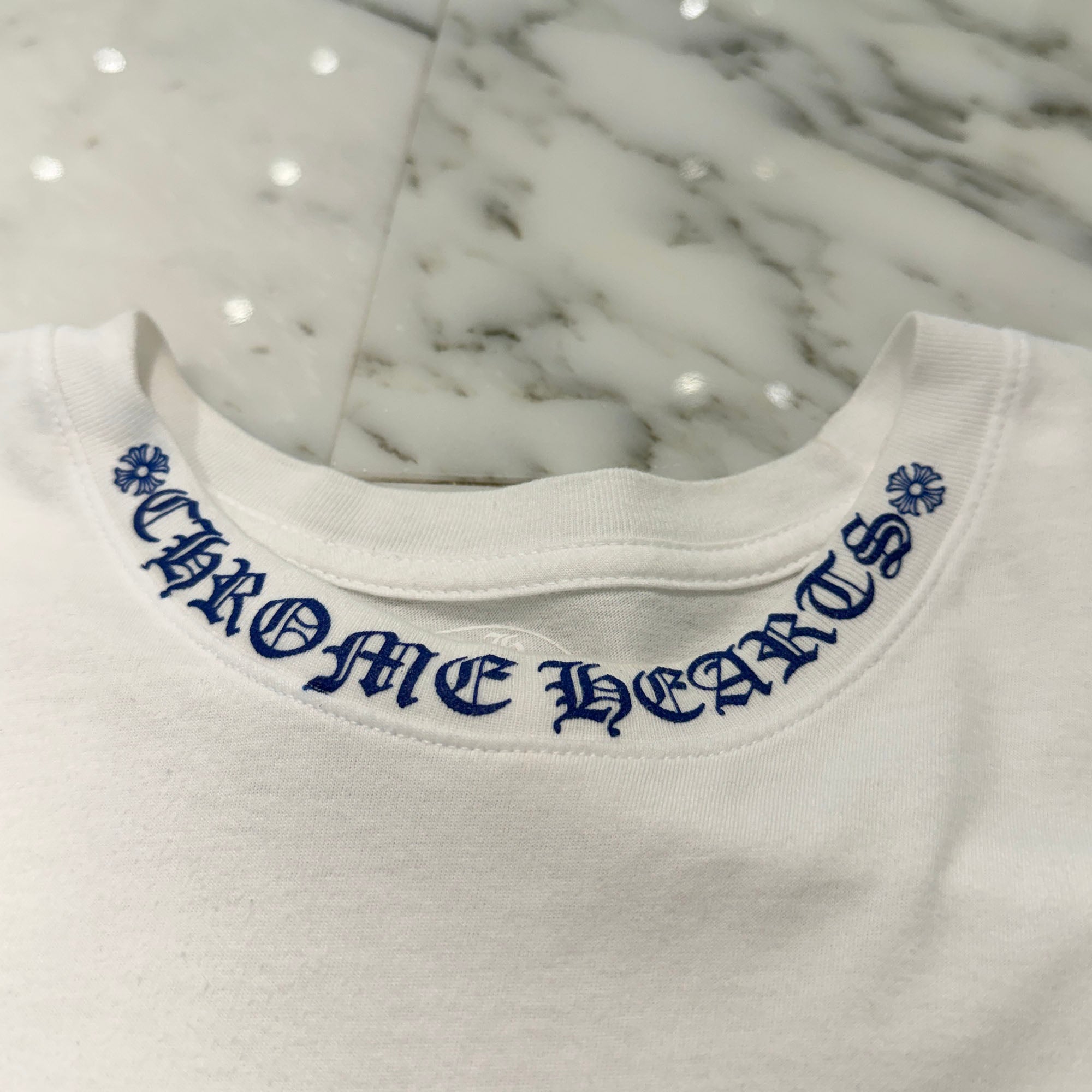 CHROME HEARTS 2025SS Old English Neck Logo Neon Blue Tee Size L クロムハーツ オールドイングリッシュ ネックロゴ ネオンブルー Tシャツ サイズL
