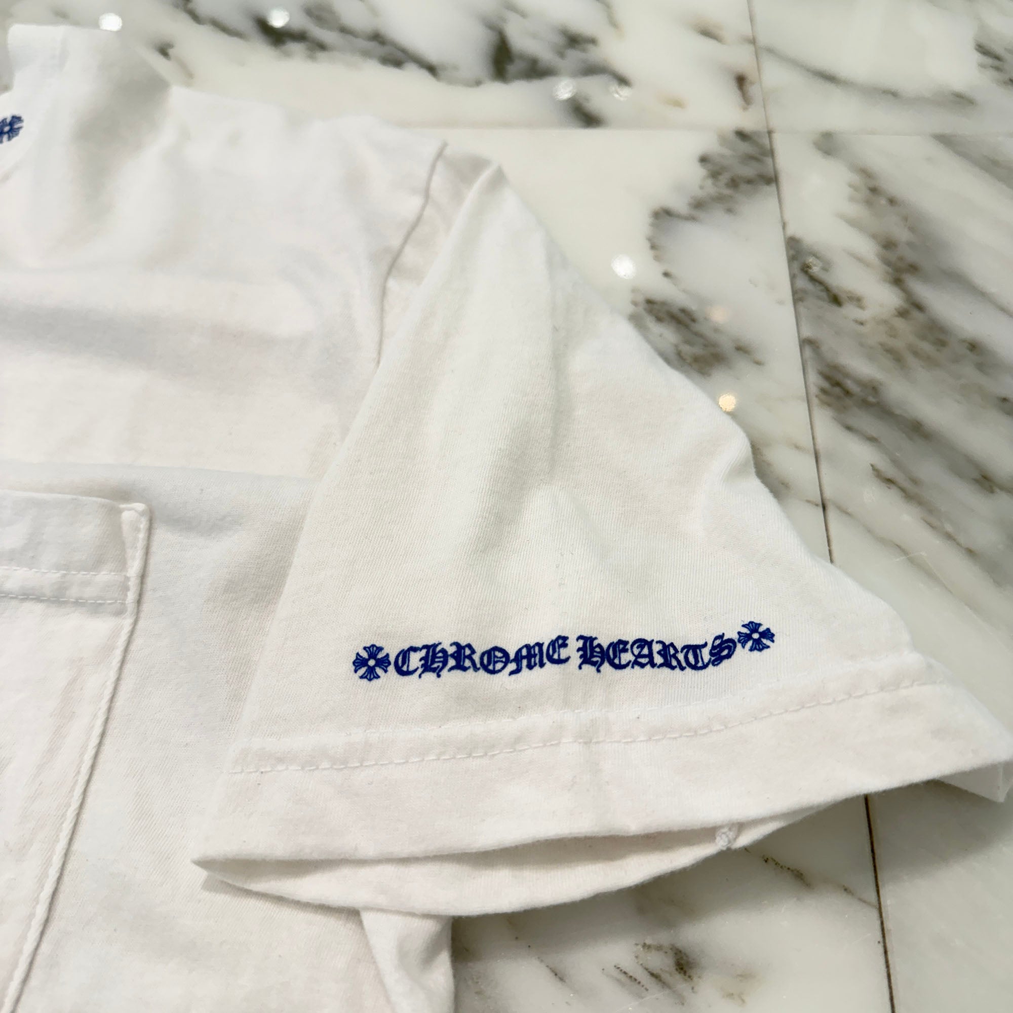CHROME HEARTS 2025SS Old English Neck Logo Neon Blue Tee Size L クロムハーツ オールドイングリッシュ ネックロゴ ネオンブルー Tシャツ サイズL