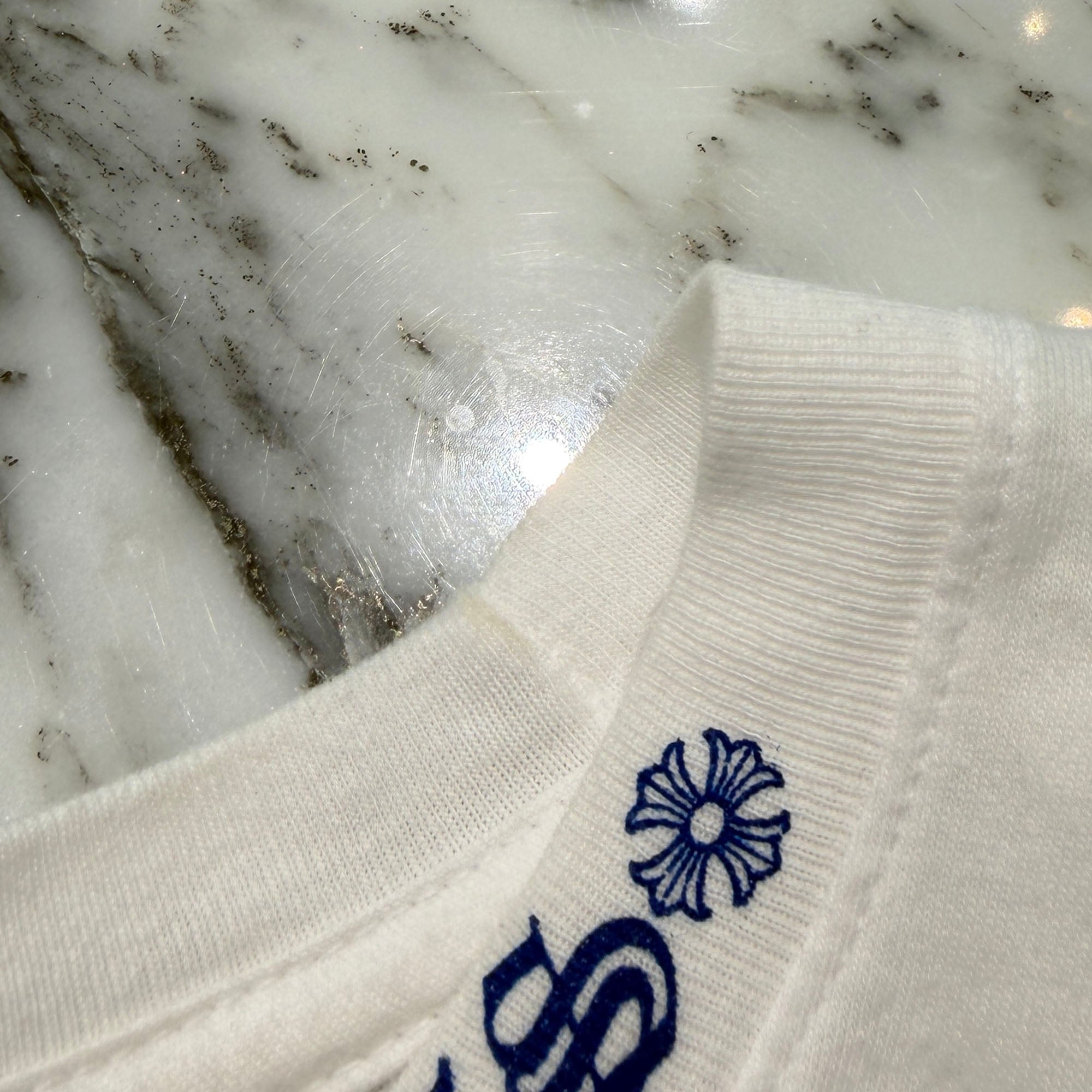 CHROME HEARTS 2025SS Old English Neck Logo Neon Blue Tee Size L クロムハーツ オールドイングリッシュ ネックロゴ ネオンブルー Tシャツ サイズL