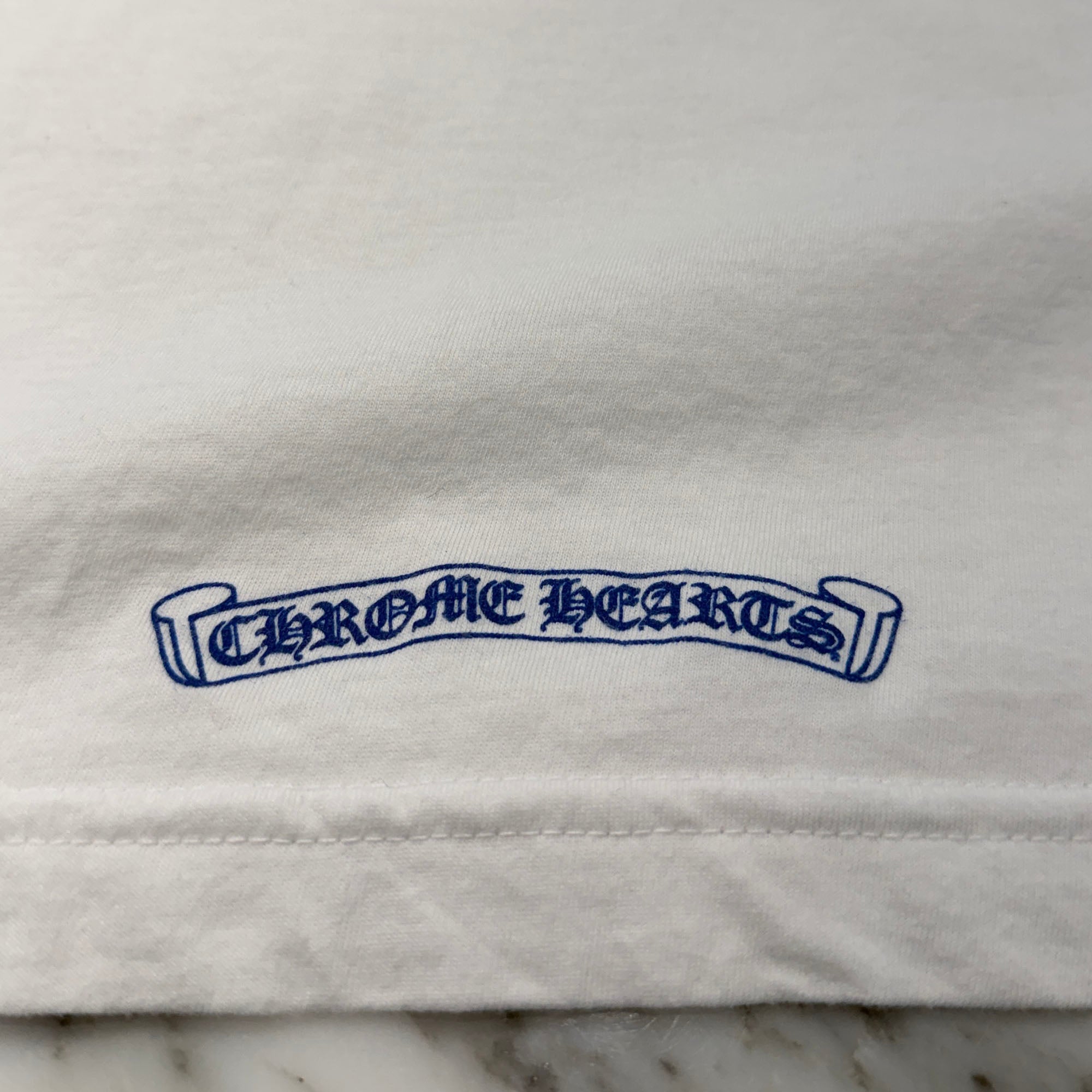CHROME HEARTS 2025SS Old English Neck Logo Neon Blue Tee Size L クロムハーツ オールドイングリッシュ ネックロゴ ネオンブルー Tシャツ サイズL