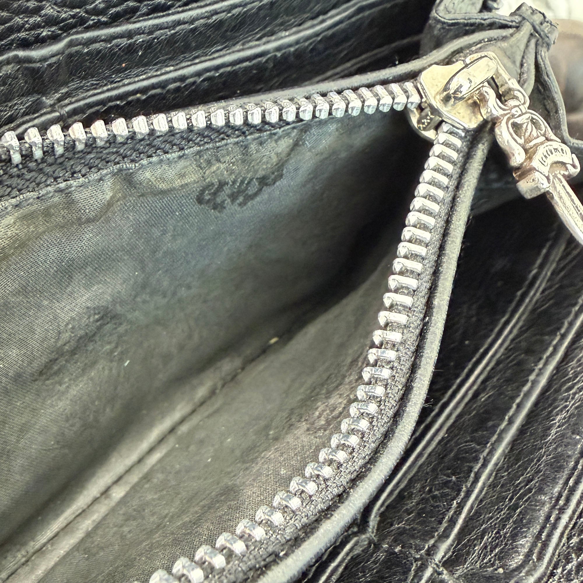 CHROME HEARTS Cemetery Cross Leather Patch Quilting Leather Wallet クロムハーツ セメタリークロス レザーパッチ キルティングレザー ウォレット