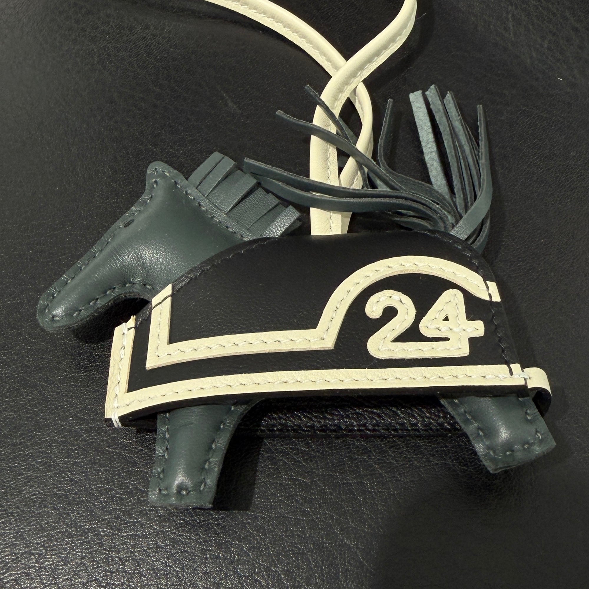 HERMES Rodeo Charm Robeo 24 PM G刻印 エルメス ロデオ チャーム ロベオ 24 PM