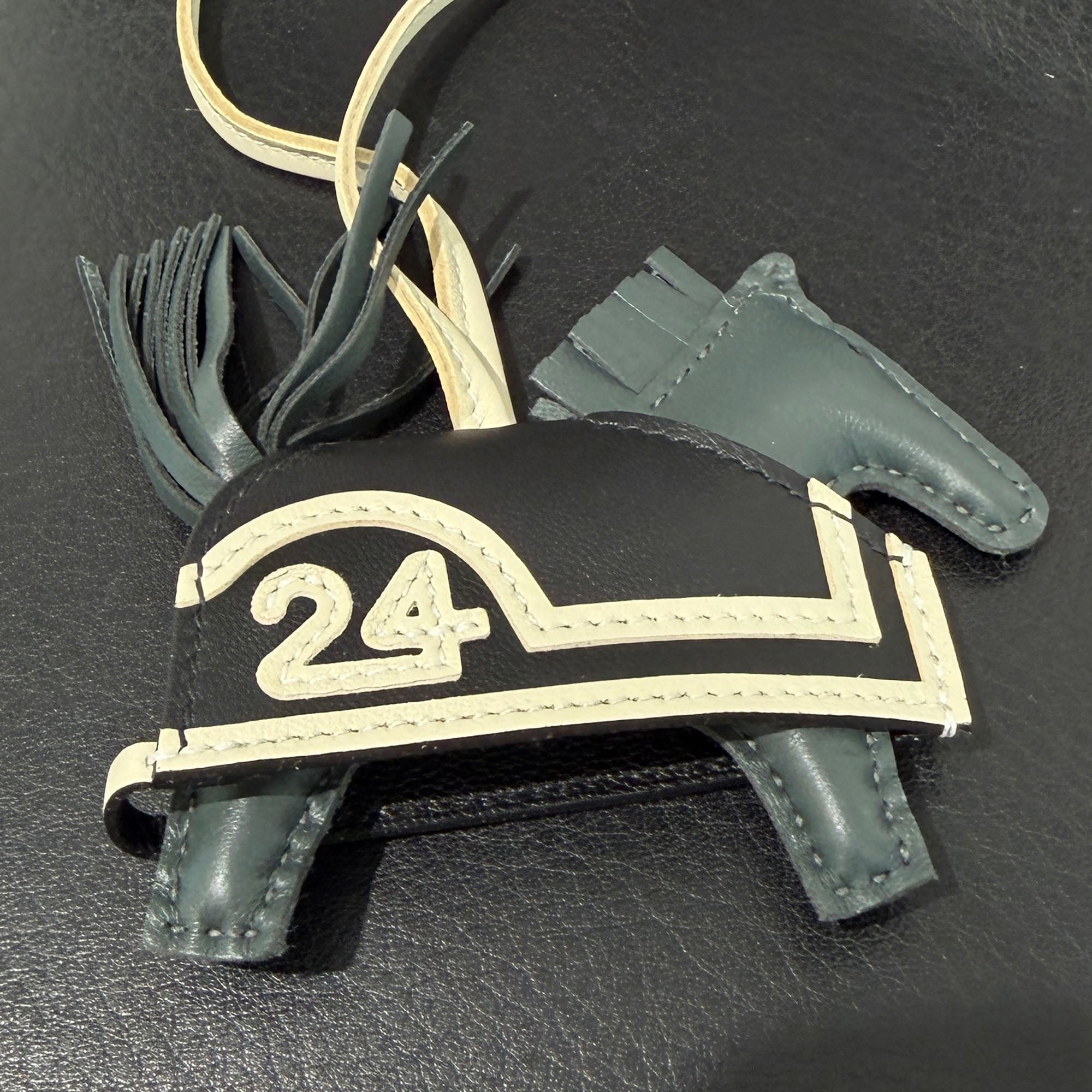 HERMES Rodeo Charm Robeo 24 PM G刻印 エルメス ロデオ チャーム ロベオ 24 PM