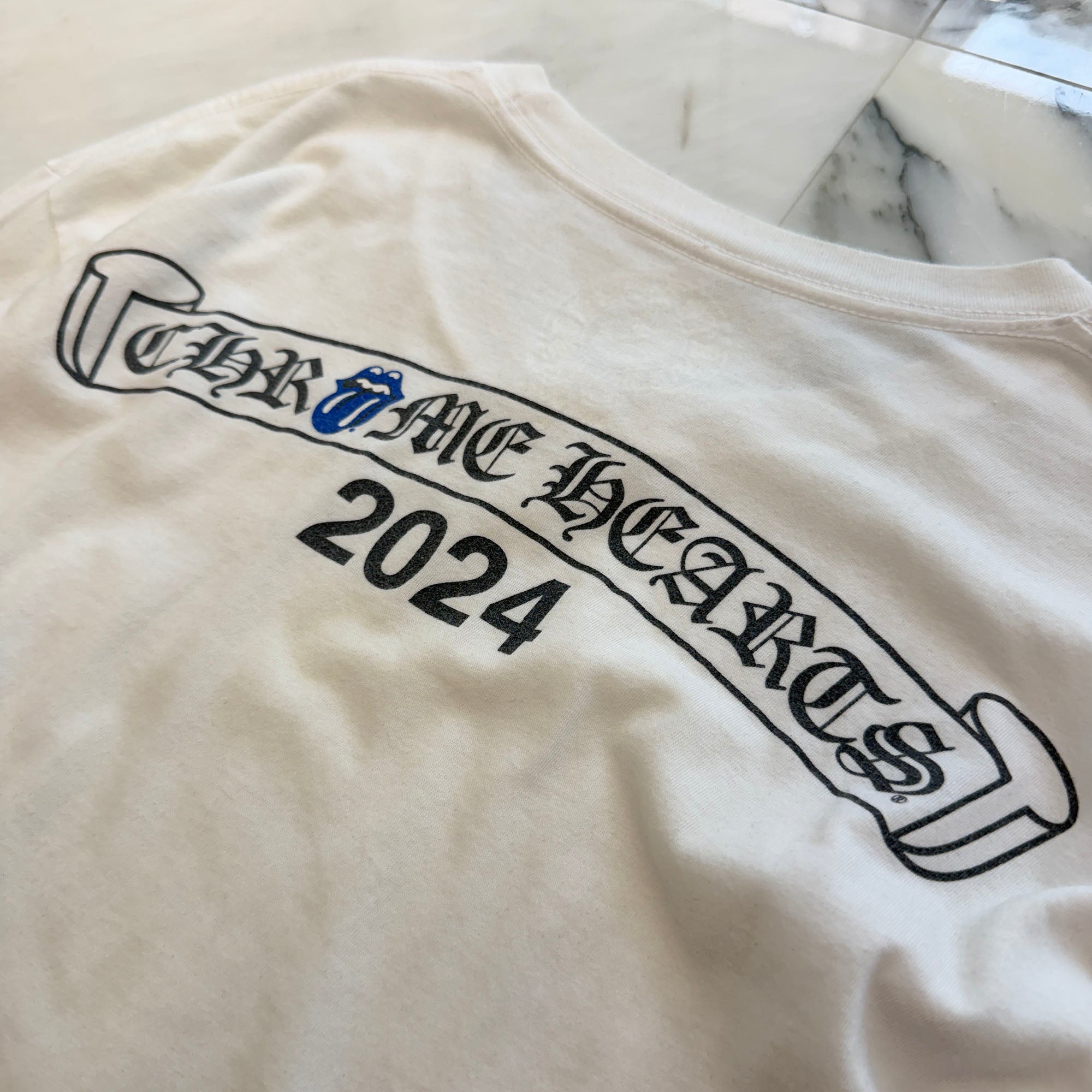 CHROME HEARTS × The Rolling Stones 2024SS Lip And Tan Neck Logo Back Scroll Long Sleeve Tee Size L クロムハーツ×ローリングストーンズ リップアンドタンネックロゴ バックスクロール ロングスリーブTシャツ サイズL