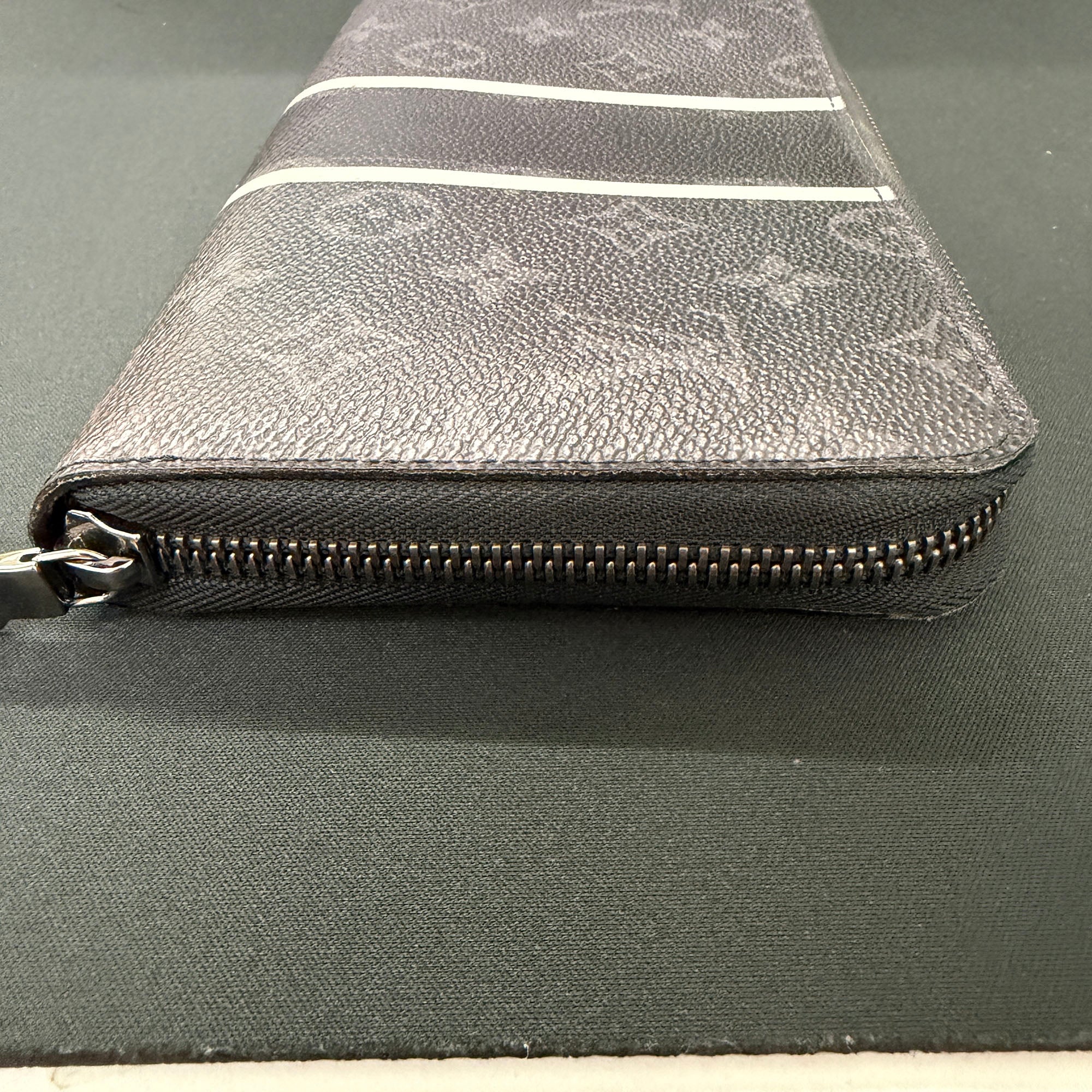 LOUIS VUITTON Monogram Eclipse Flash Zippy Organizer NM M64645 ルイヴィトン モノグラムエクリプスフラッシュジッピーオーガナイザー