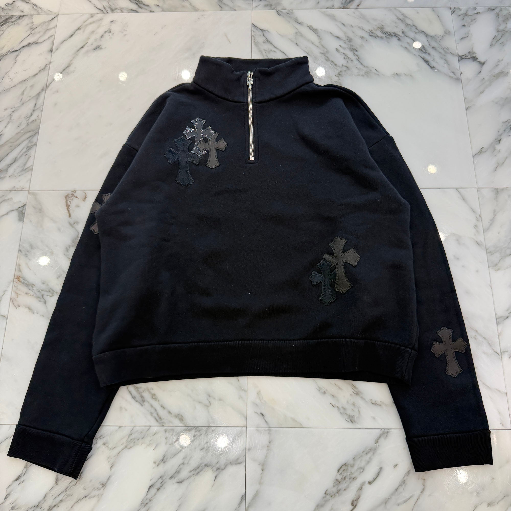 CHROME HEARTS Y NOT Multi Leather Cross Patch Half Zip Sweatshirt Size M クロムハーツ ワイノット マルチレザークロスパッチ ハーフジップ スウェットシャツ サイズM
