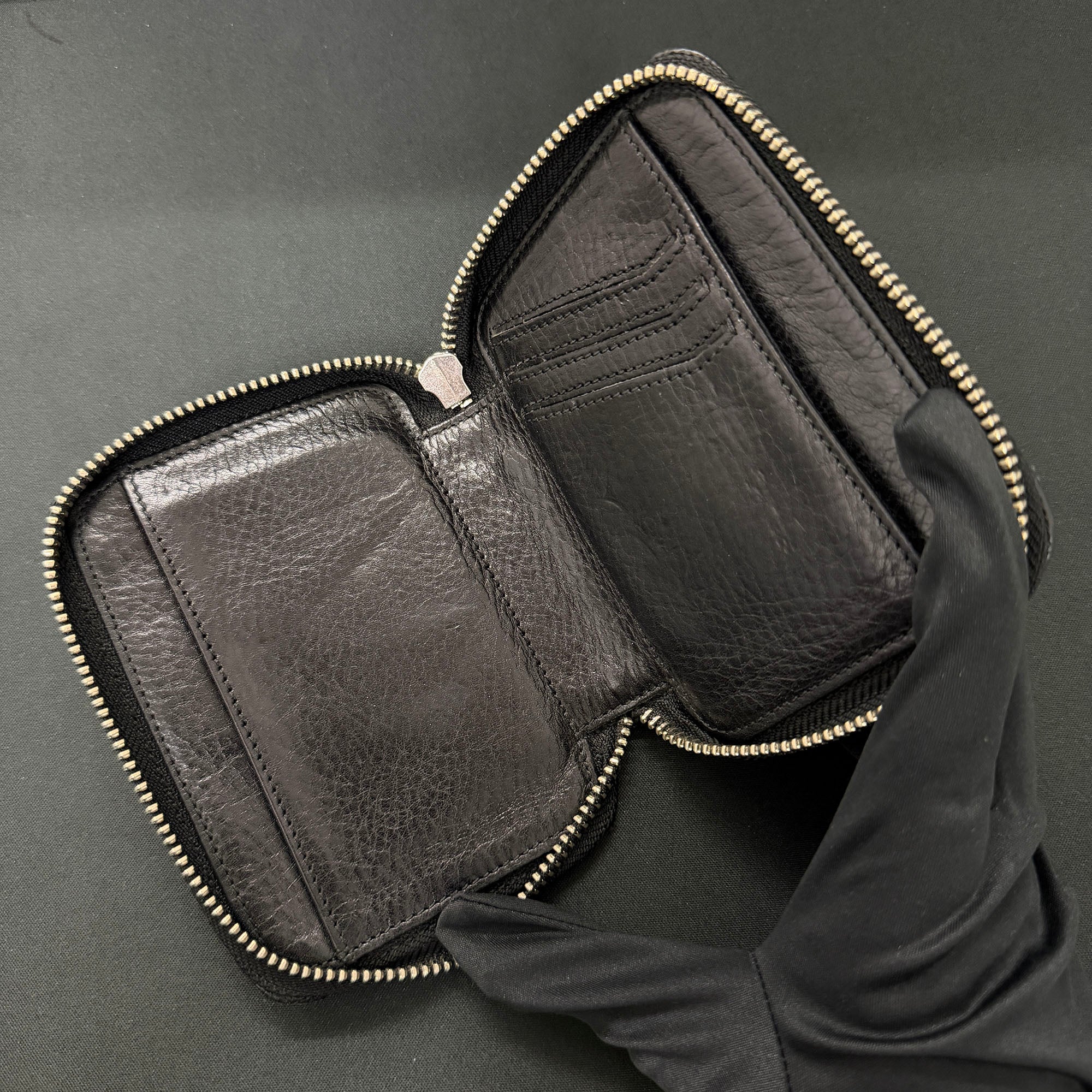 CHROME HEARTS BANK ROBBER Cemetery Cross Patch Round Zip Leather Compact Wallet クロムハーツ バンクローバー セメタリークロスパッチ ラウンドジップレザーコンパクトウォレット
