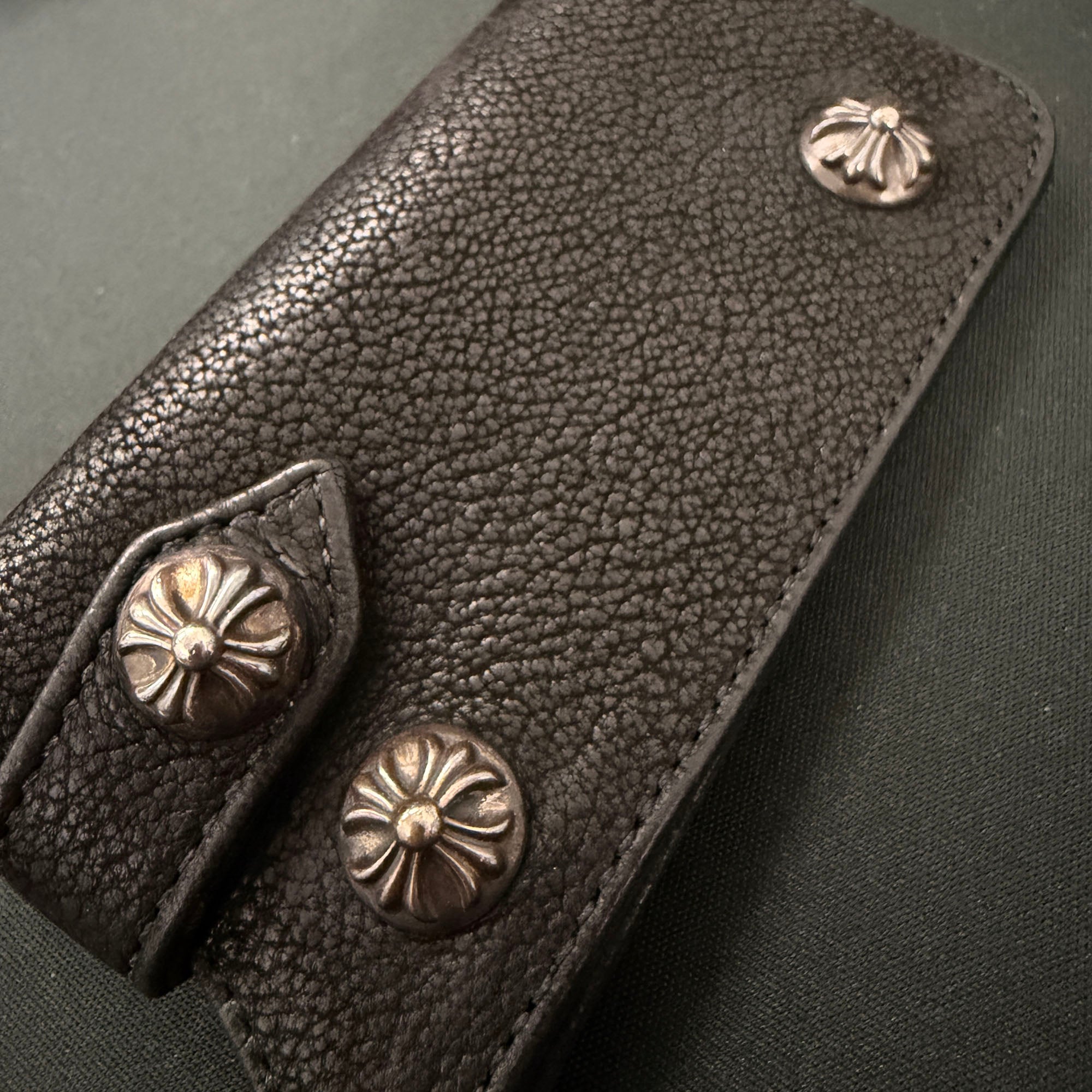 CHROME HEARTS Destroyed Leather Cross Ball Snap Button Key Case