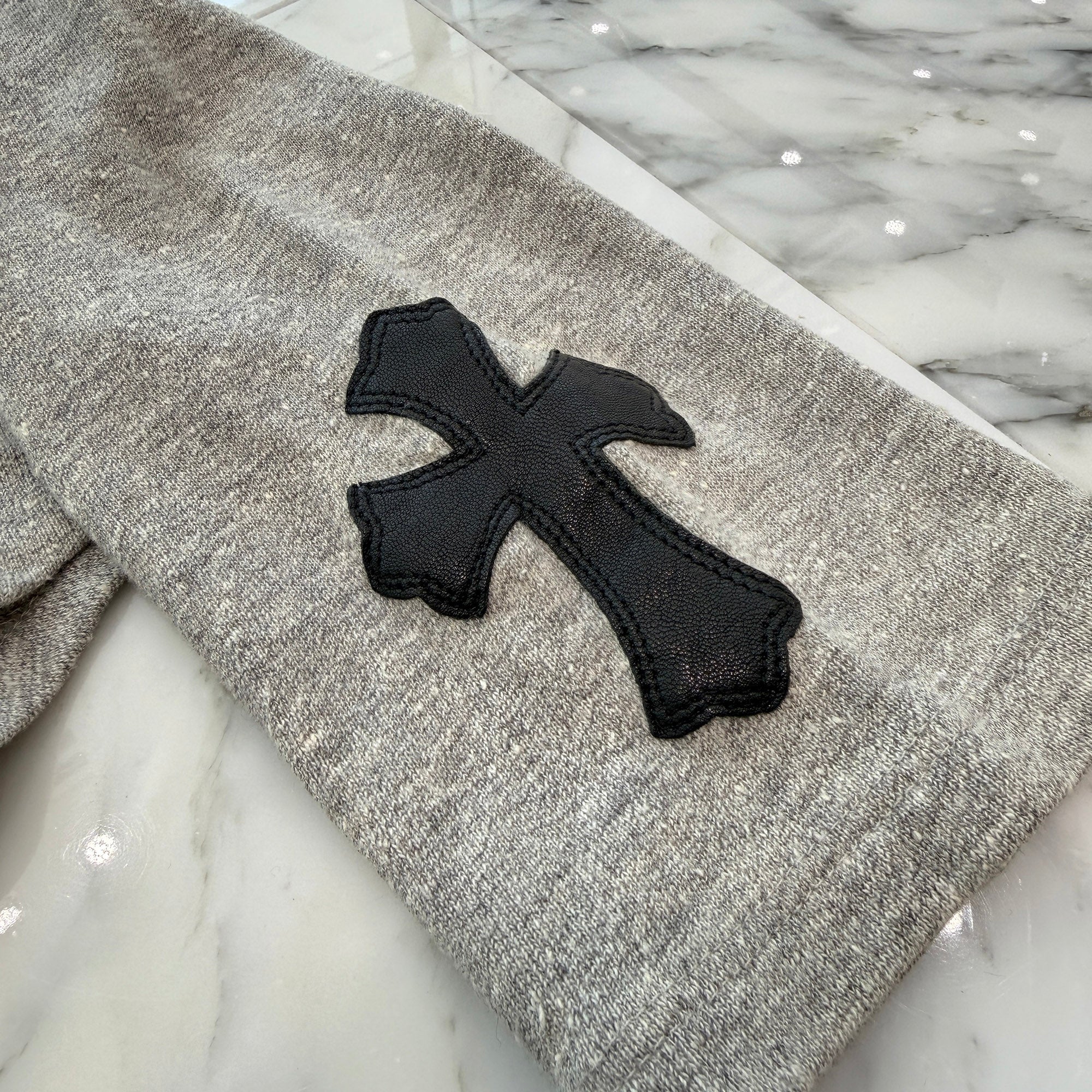 CHROME HEARTS Half Zip Leather Cross Patch Pullover Hoodie Size L クロムハーツ ハーフジップ レザークロスパッチ プルオーバー フーディ サイズL