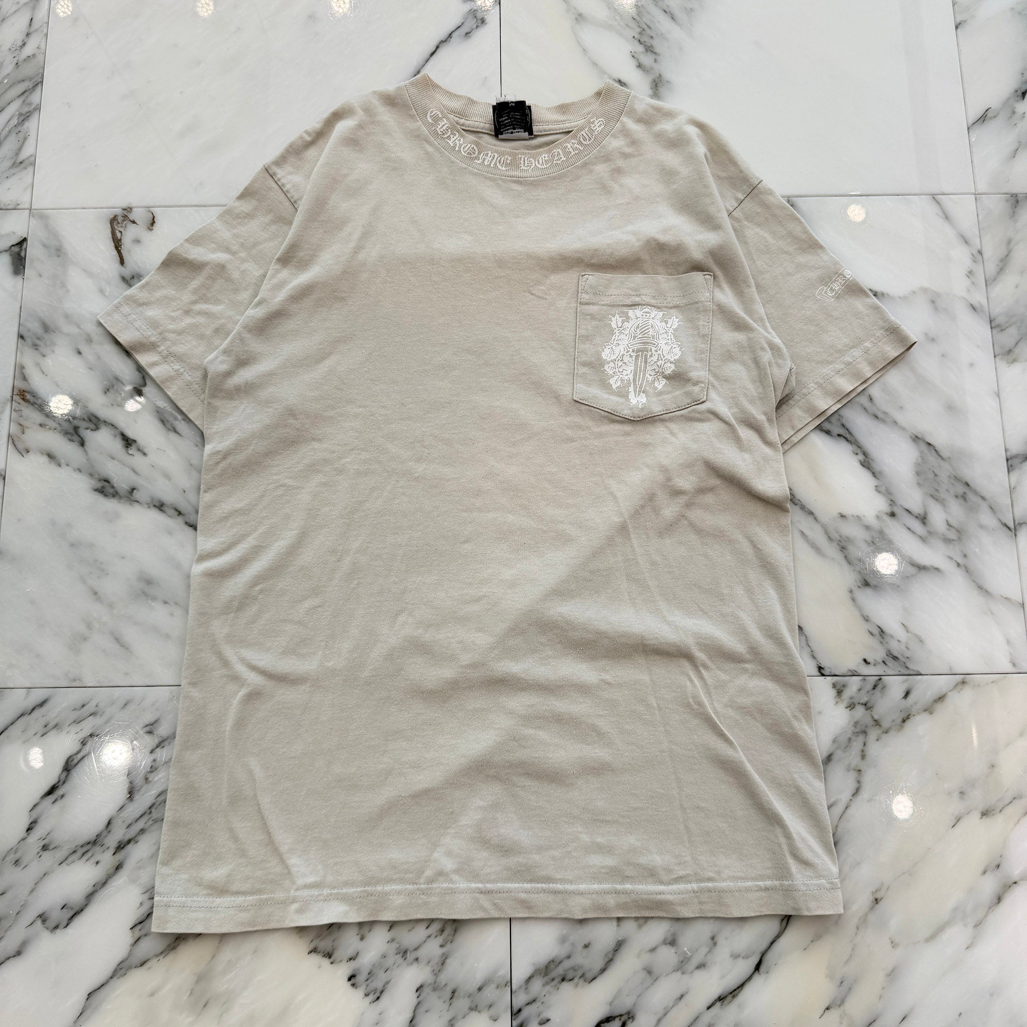 CHROME HEARTS Back Scroll Neck Logo Tee Size M クロムハーツ バックスクロール ネックロゴTシャツ サイズM