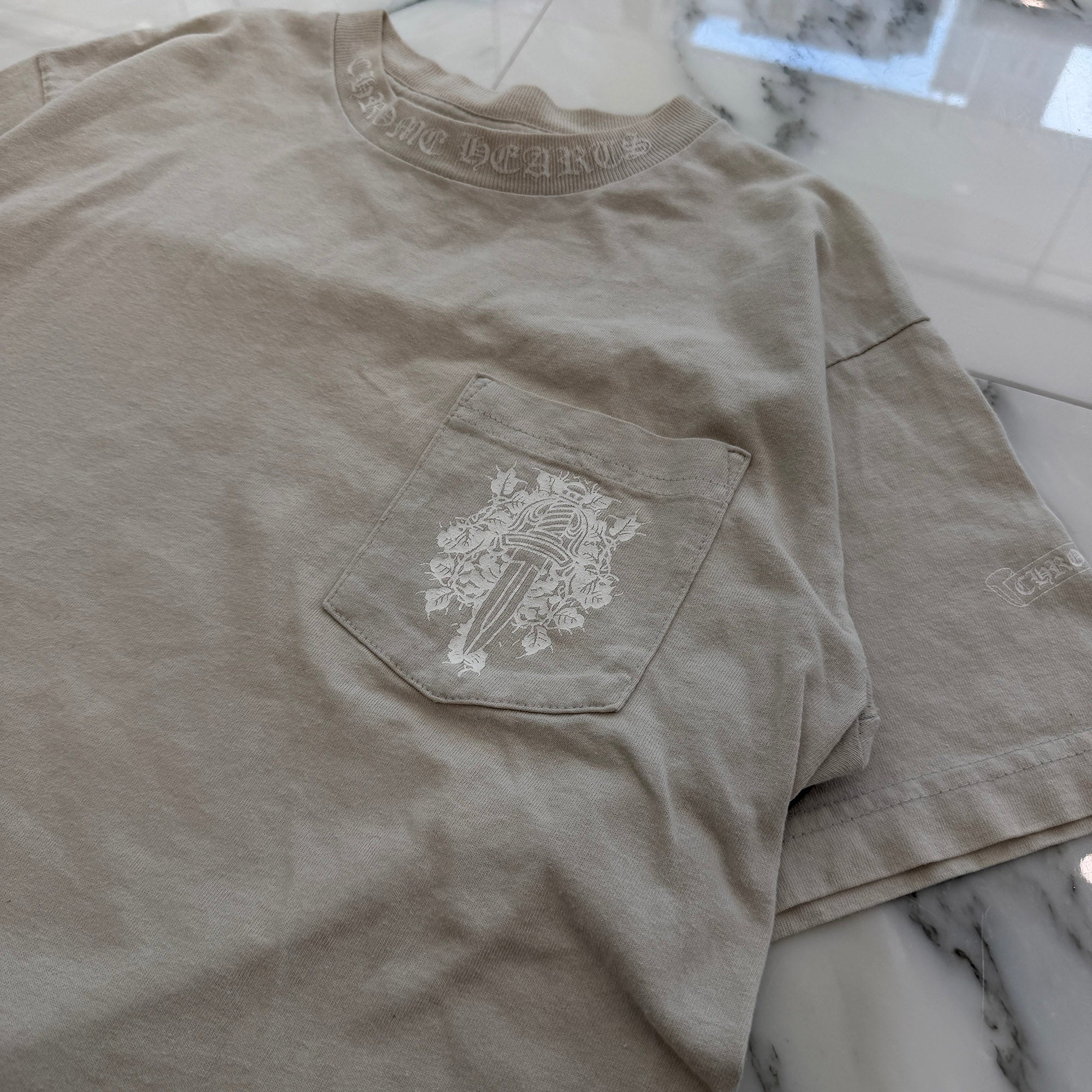 CHROME HEARTS Back Scroll Neck Logo Tee Size M クロムハーツ バックスクロール ネックロゴTシャツ サイズM