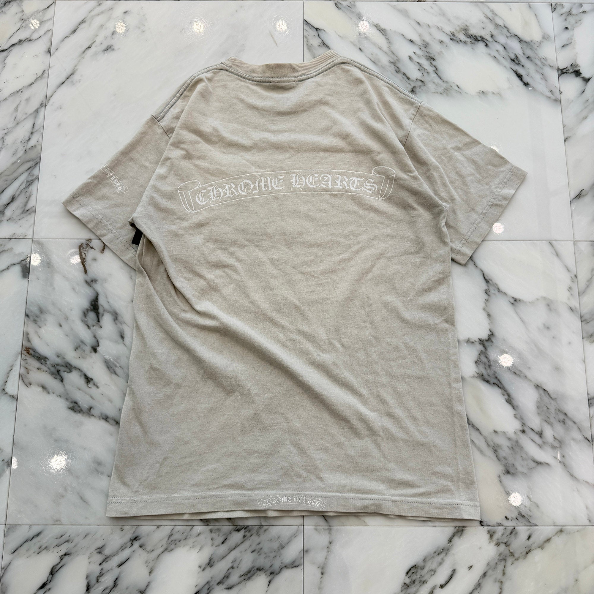 CHROME HEARTS Back Scroll Neck Logo Tee Size M クロムハーツ バックスクロール ネックロゴTシャツ サイズM