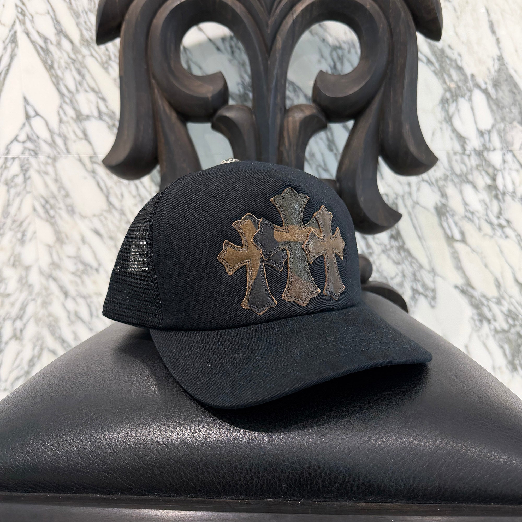 CHROME HEARTS Camo Triple Cross Leather Patch Trucker Cap ONE SIZE (51-61) クロムハーツ カモ トリプルクロス レザーパッチ トラッカーキャップ サイズONE SIZE (51-61)