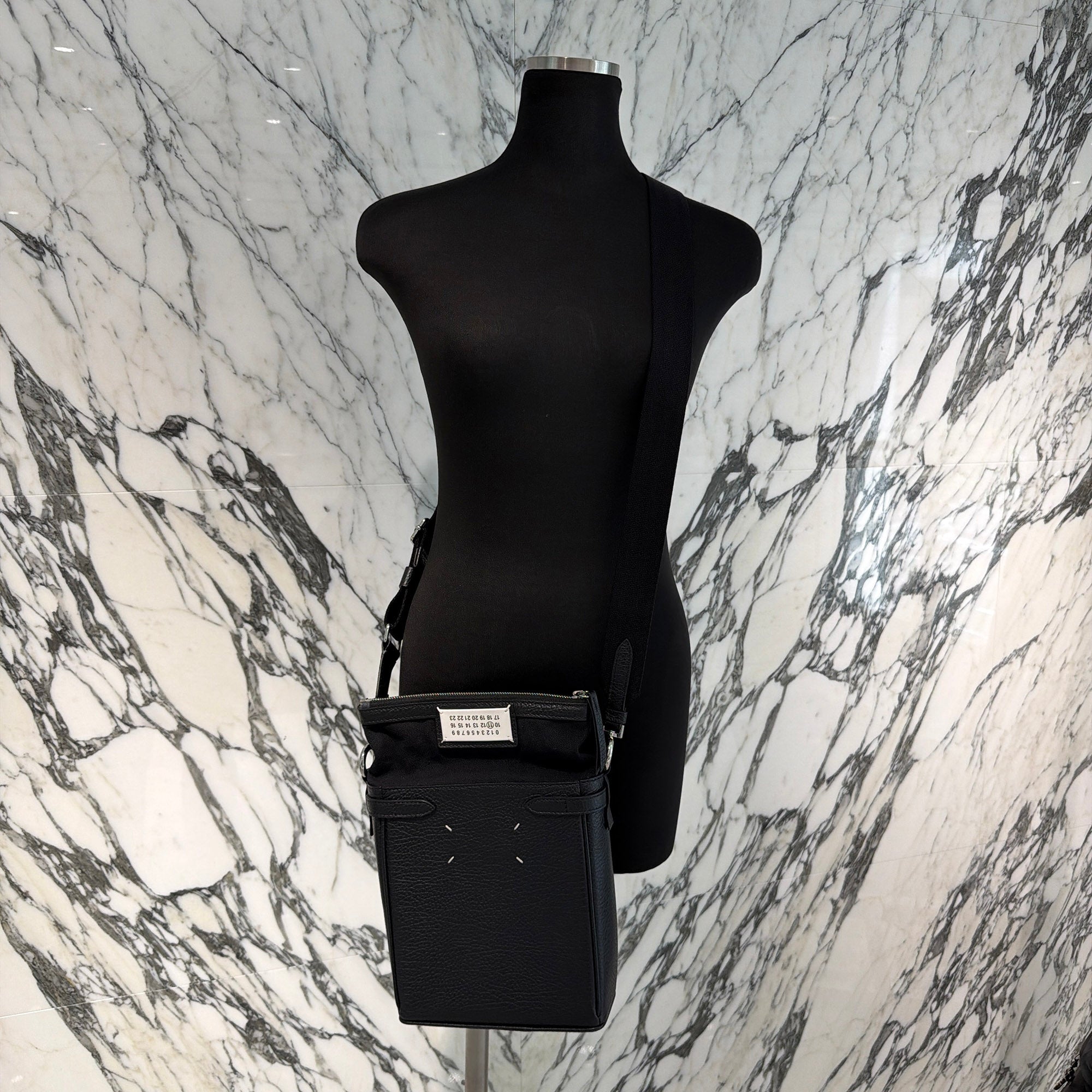 Maison Margiela 5AC Camera Vertical Bag SB1WG0041 P4348 メゾン Maison Margiela 5AC Camera Vertical Bag SB1WG0041 P4348 メゾン