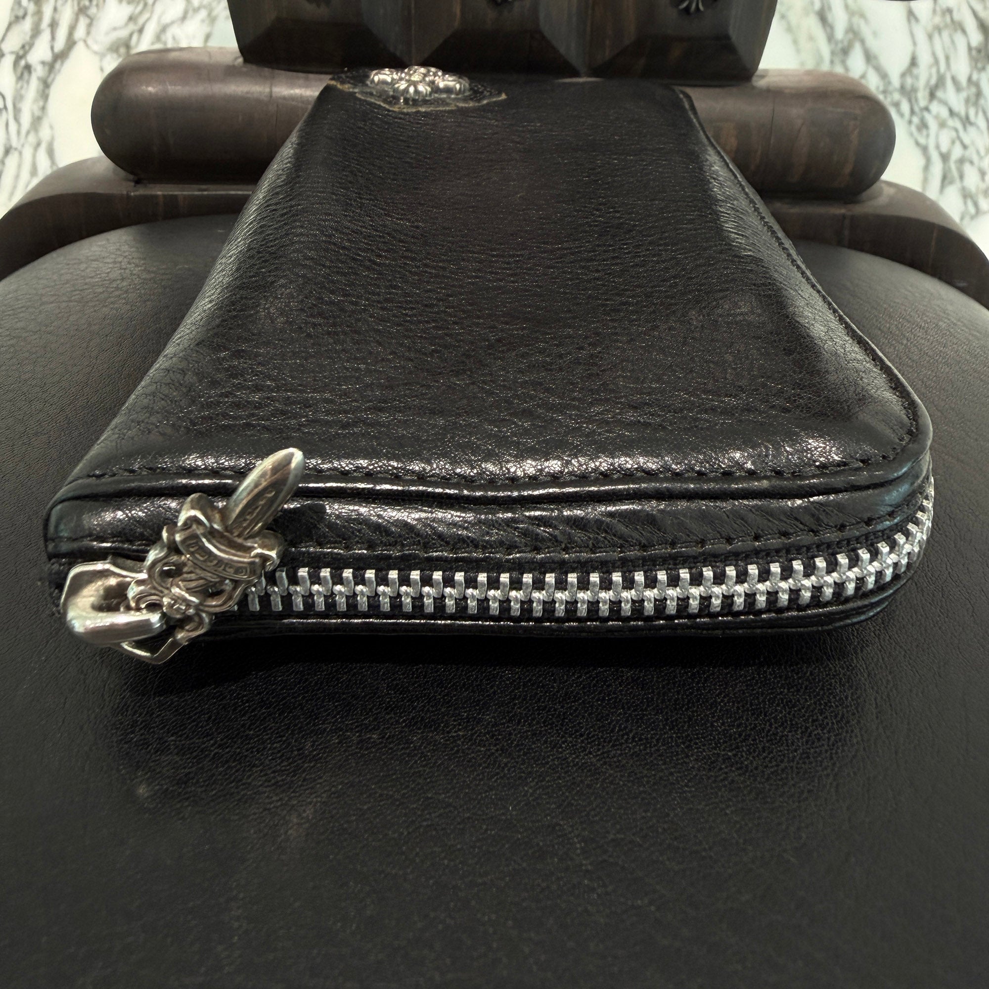 CHROME HEARTS Filigree Plus Leather Patch Round Zip Wallet クロム