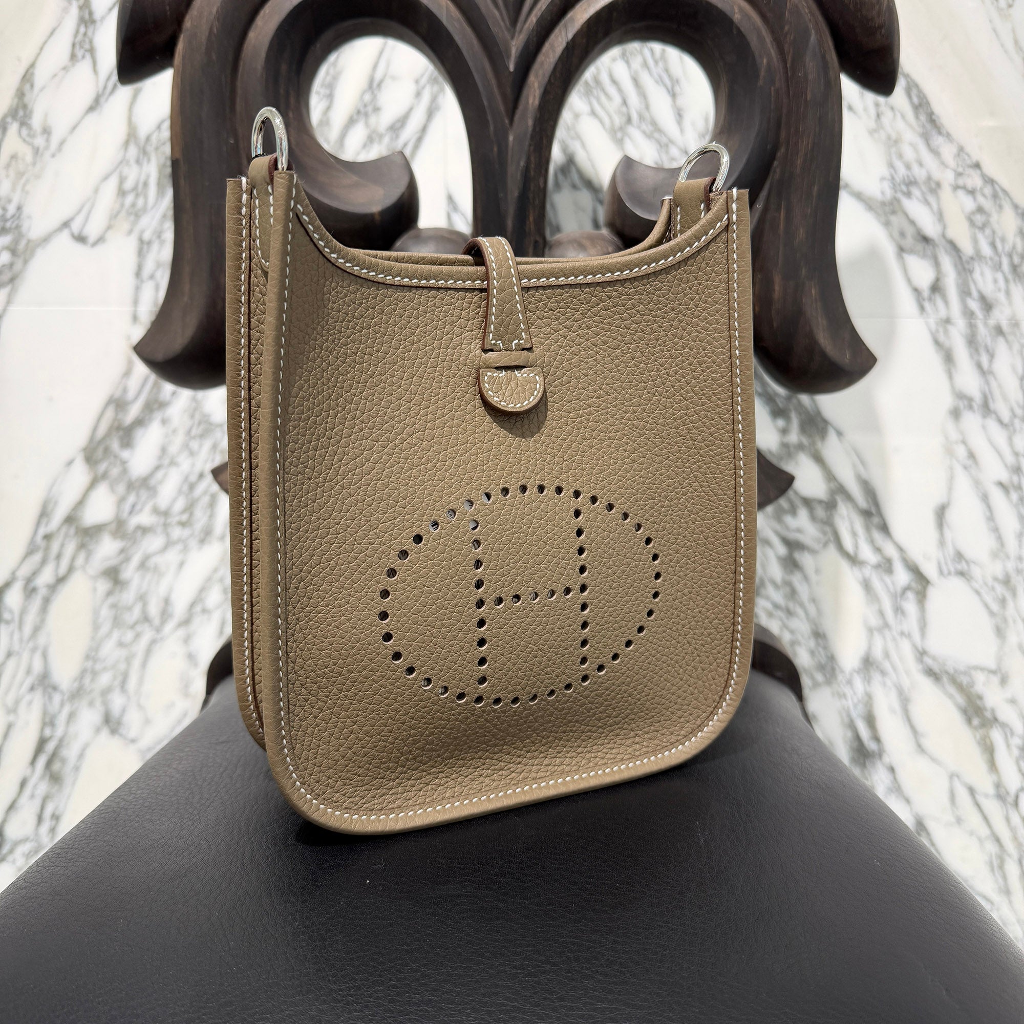 HERMES Evelyn Amazon TPM "Etoupe" K刻印 エルメス エブリン アマゾン TPM "エトゥープ" レザーショルダーバッグ K刻印