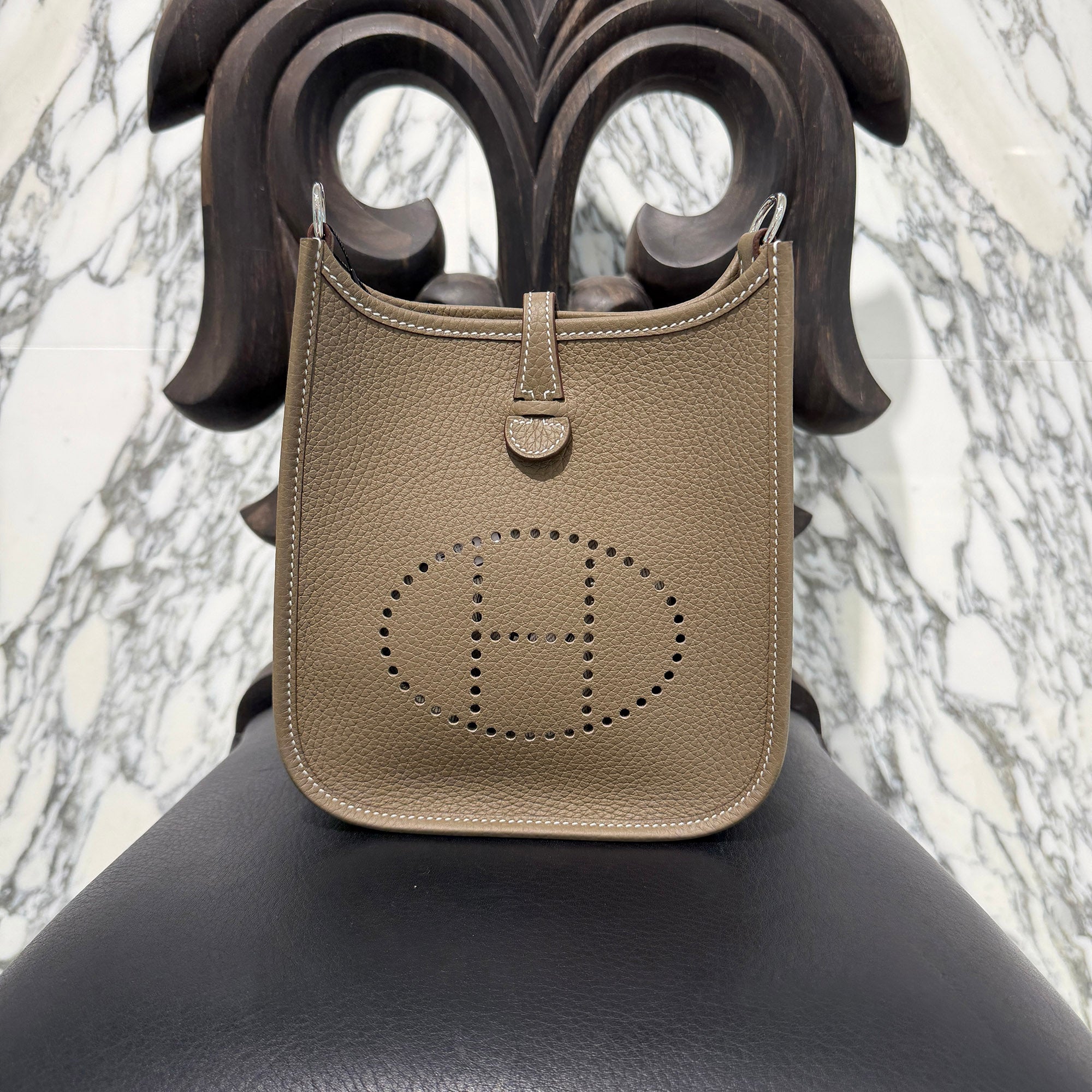 HERMES Evelyn Amazon TPM "Etoupe" K刻印 エルメス エブリン アマゾン TPM "エトゥープ" レザーショルダーバッグ K刻印