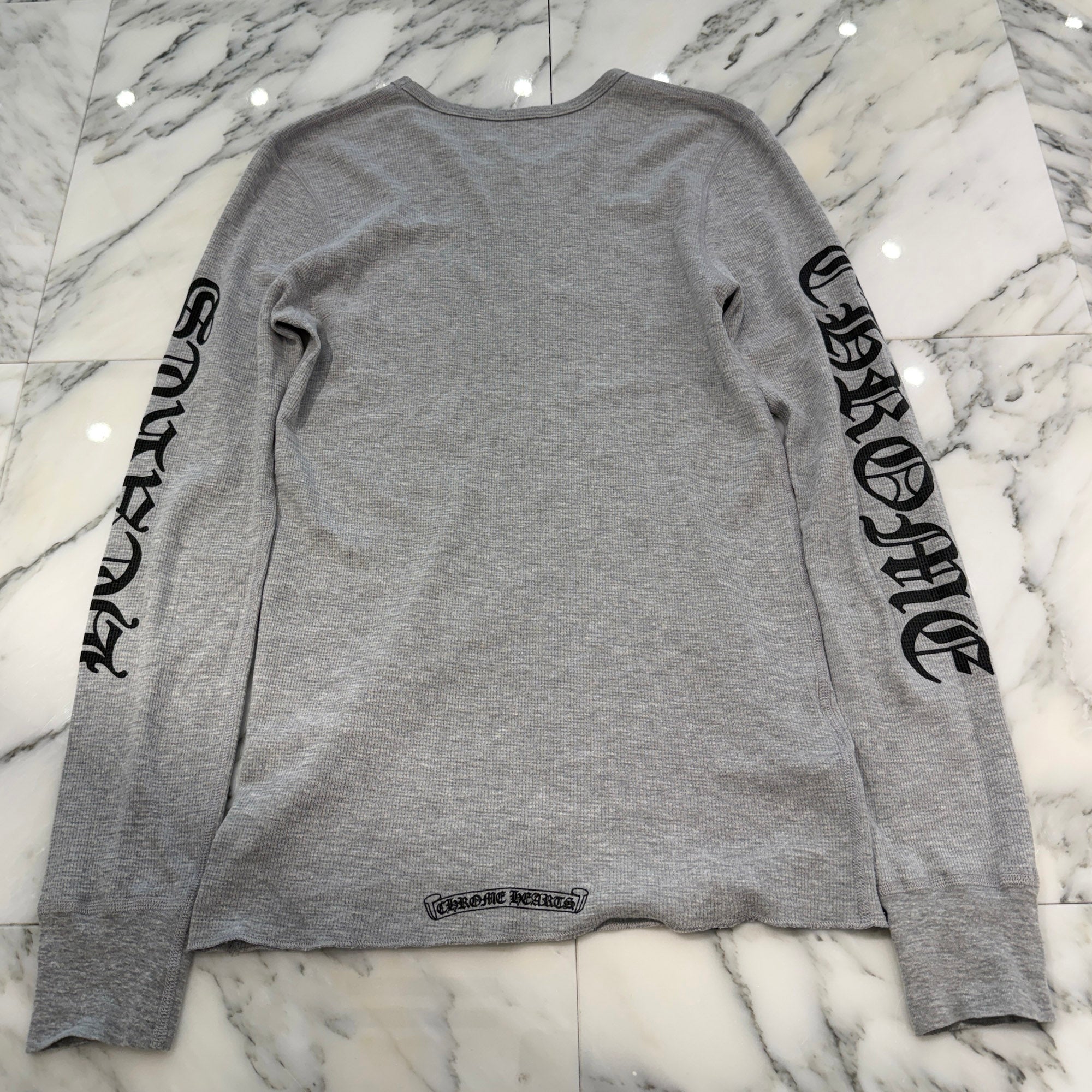 CHROME HEARTS 2025SS Scroll Label Arm Logo Print Thermal Long Sleeve Tee Size M クロムハーツ スクロールラベル アームロゴプリント サーマル ロングスリーブ Tシャツ サイズM