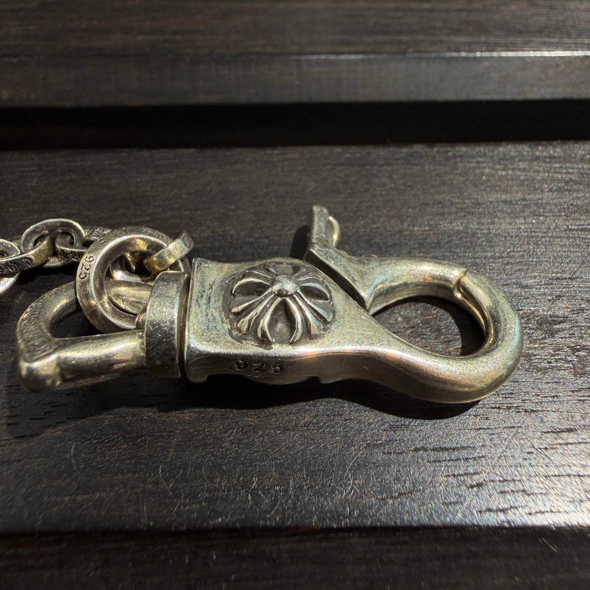 CHROME HEARTS 1 CLIP Paper Chain Triple Cross Leather Patch Coin