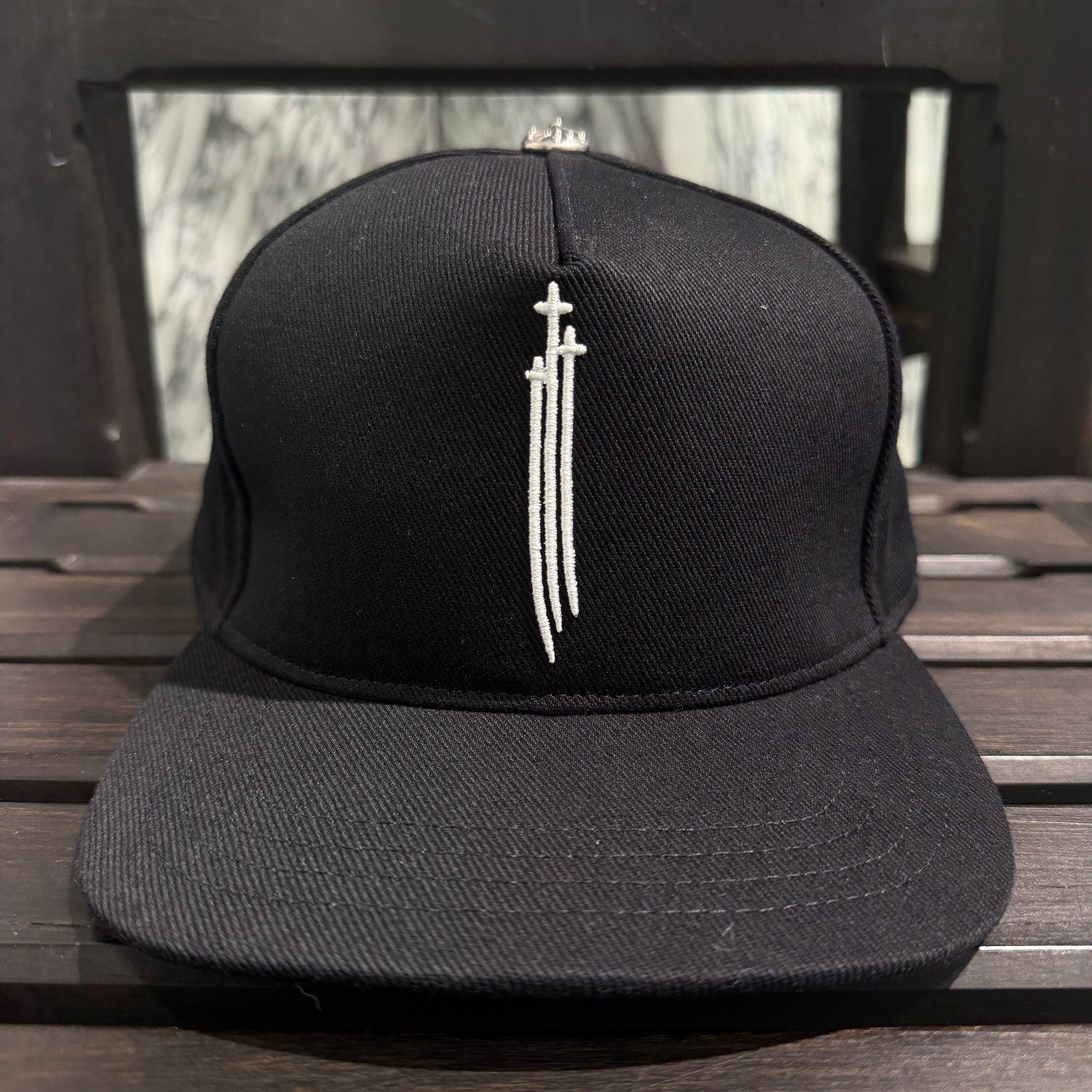 CHROME HEARTS RS3 Cross Embroidery Trucker Cap Size ONE SIZE (51-61) クロムハーツ RS3クロス刺繡 トラッカーキャップ ワンサイズ (51-61)