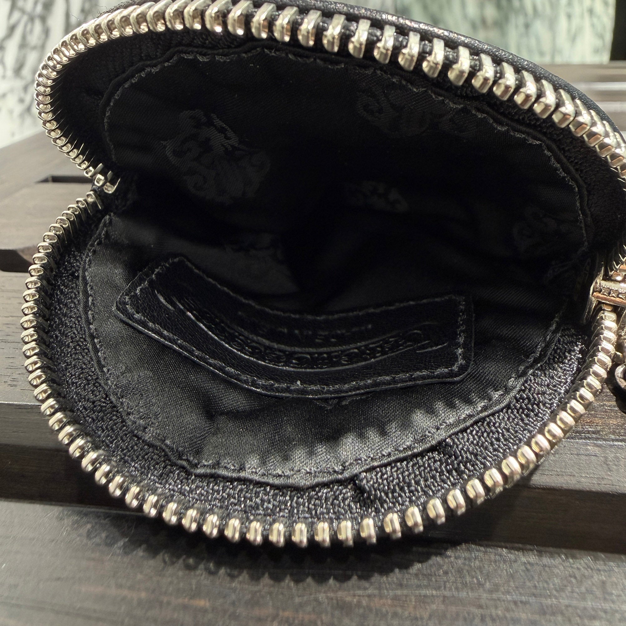 CHROME HEARTS 1 CLIP Paper Chain Triple Cross Leather Patch Coin