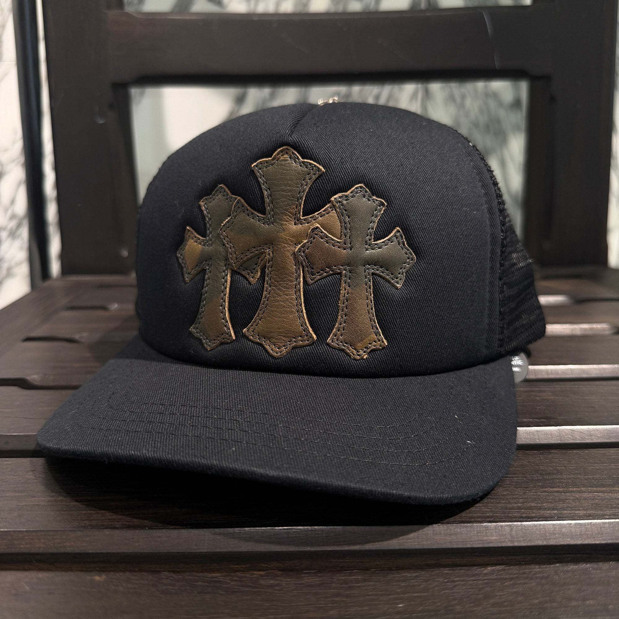 CHROME HEARTS Camo Triple Cross Leather Patch Trucker Cap ONE SIZE (51-61) クロムハーツ カモ トリプルクロス レザーパッチ トラッカーキャップ サイズONE SIZE (51-61)
