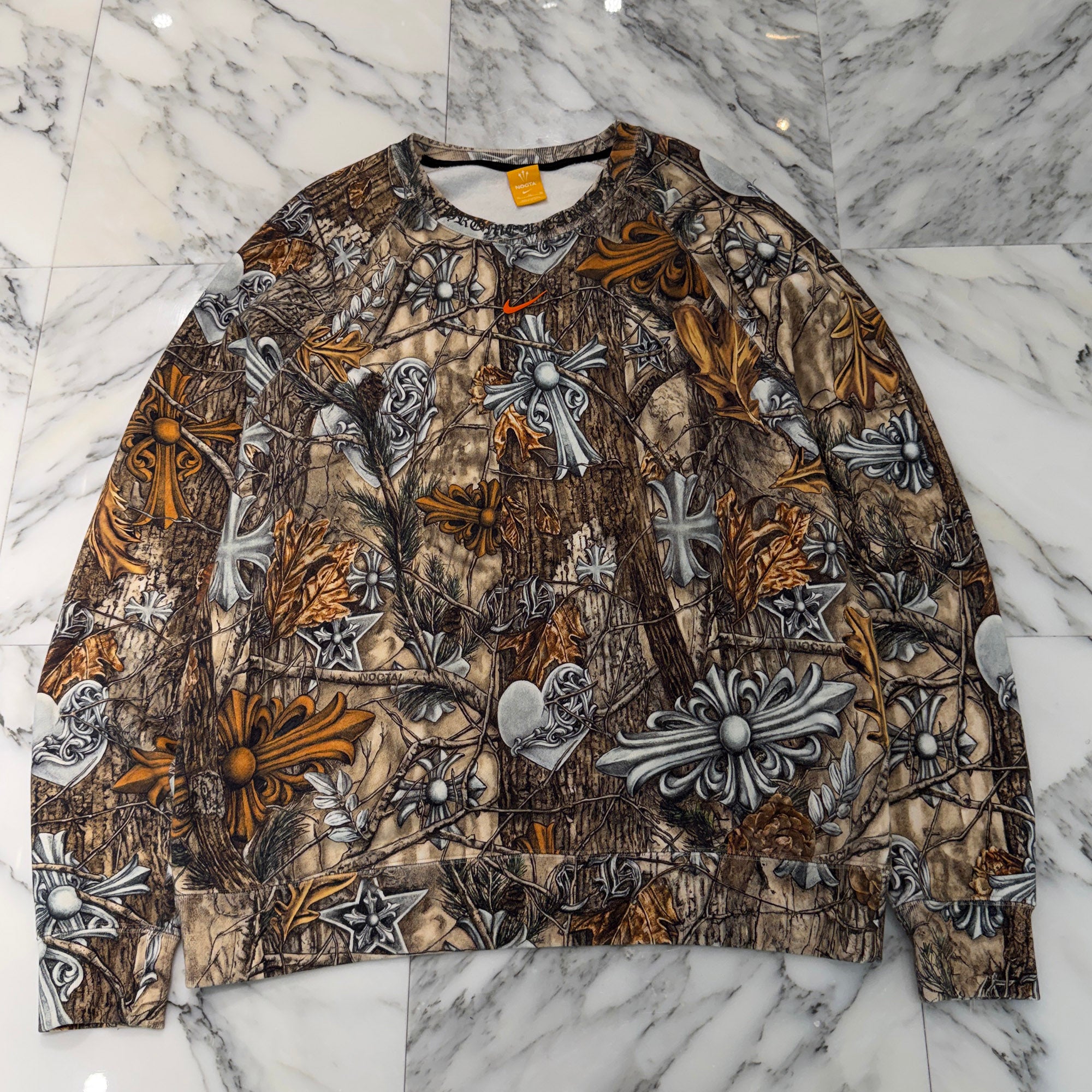 CHROME HEARTS × NIKE × Drake NOCTA 2026SS Camo Neck Logo Crewneck Sweatshirt Size XL クロムハーツ×ナイキ×ドレイク ノクタ カモネックロゴクルーネックスウェットシャツ サイズXL