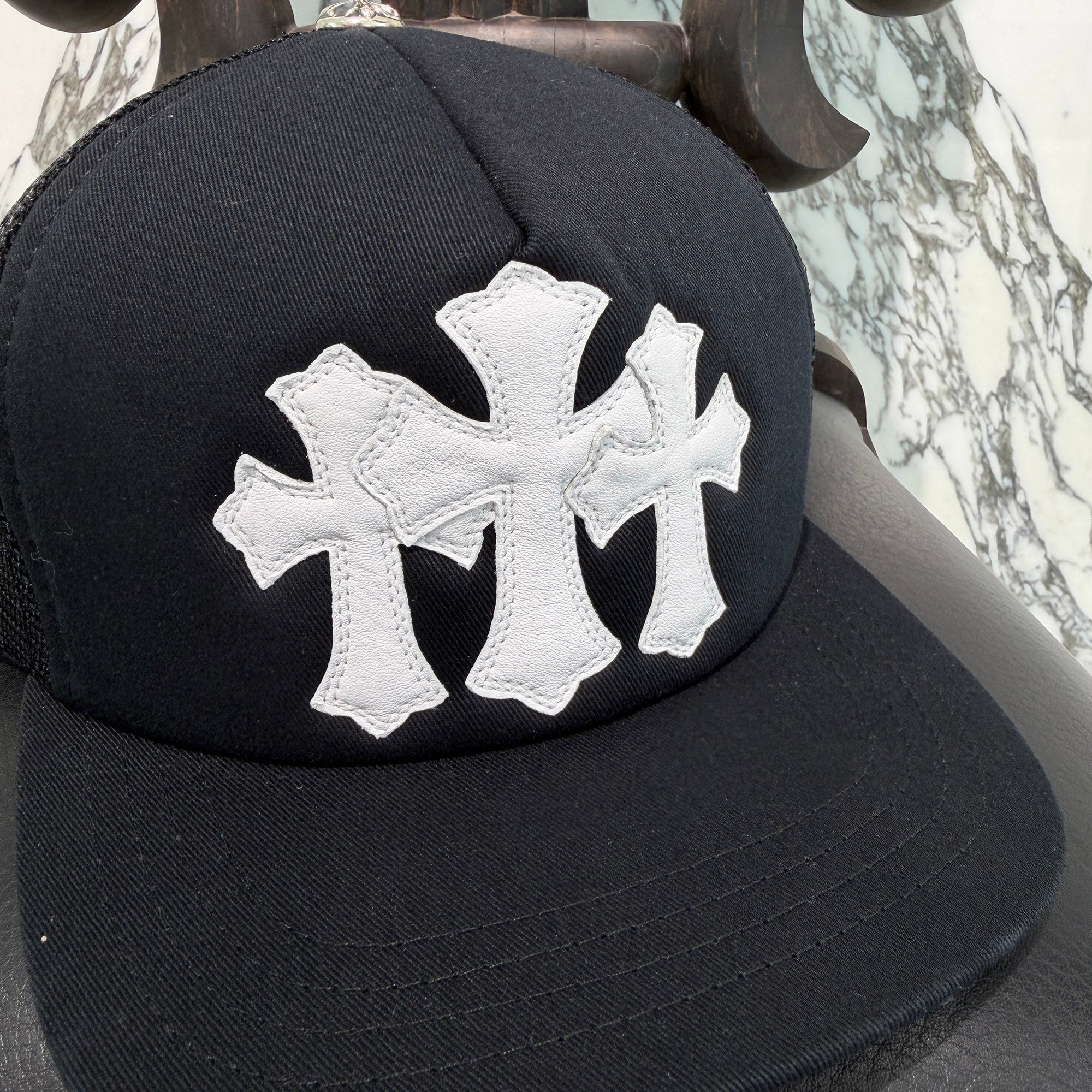 CHROME HEARTS Triple Cross Patch Trucker Cap ONE SIZE (51-61) クロムハーツ トリプルクロスパッチ トラッカーキャップ ONE SIZE (51-61)
