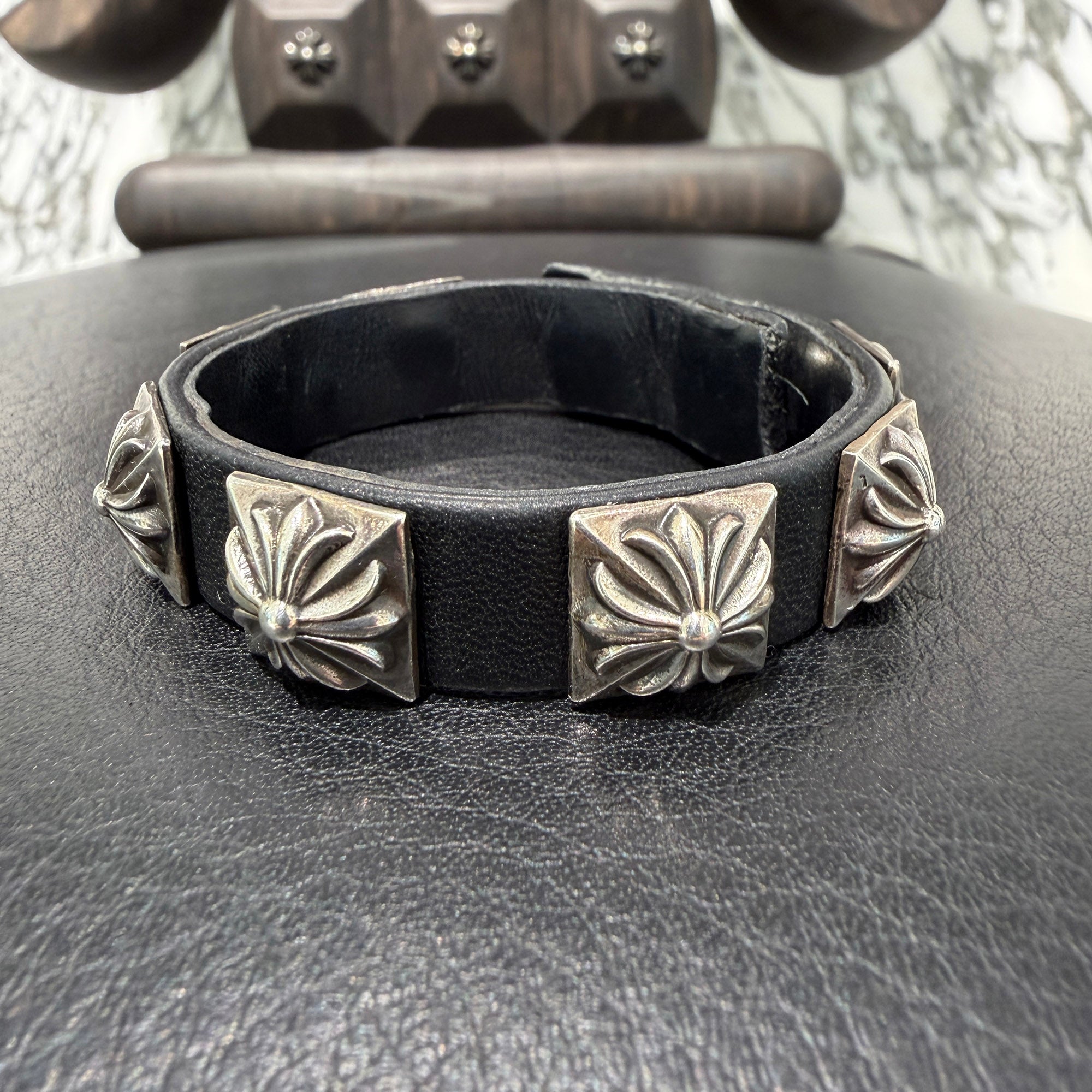 chromehearts ピーラー　皮剥き　非売品　限定　クロムハーツ CHROME HEARTS Zero Pyramid Studs 1BTN 2SNP Leather Bracelet クロム