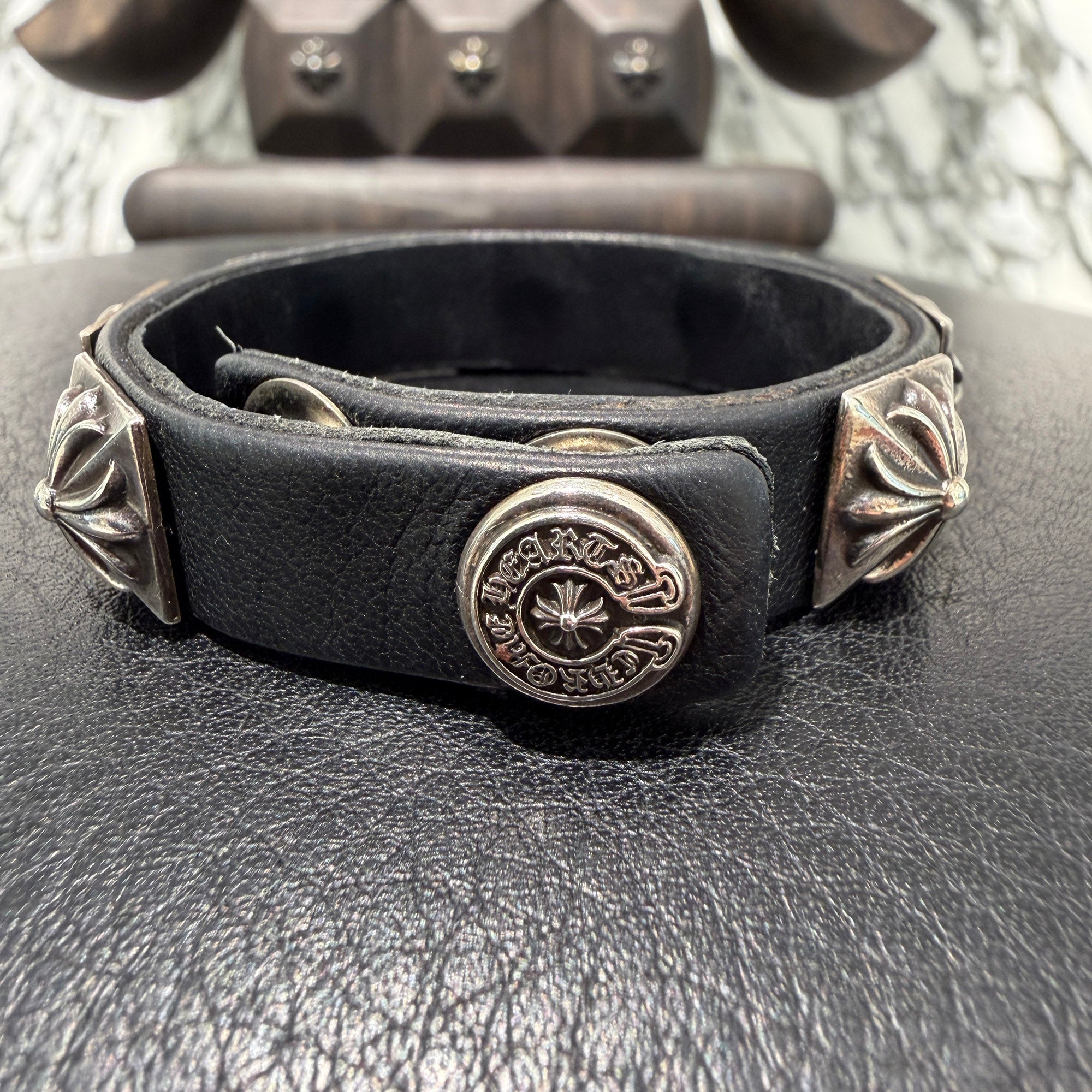 CHROME HEARTS Zero Pyramid Studs 1BTN 2SNP Leather Bracelet クロムハーツ ゼロピラミッドスタッズ 1ボタン 2スナップ レザーブレスレット