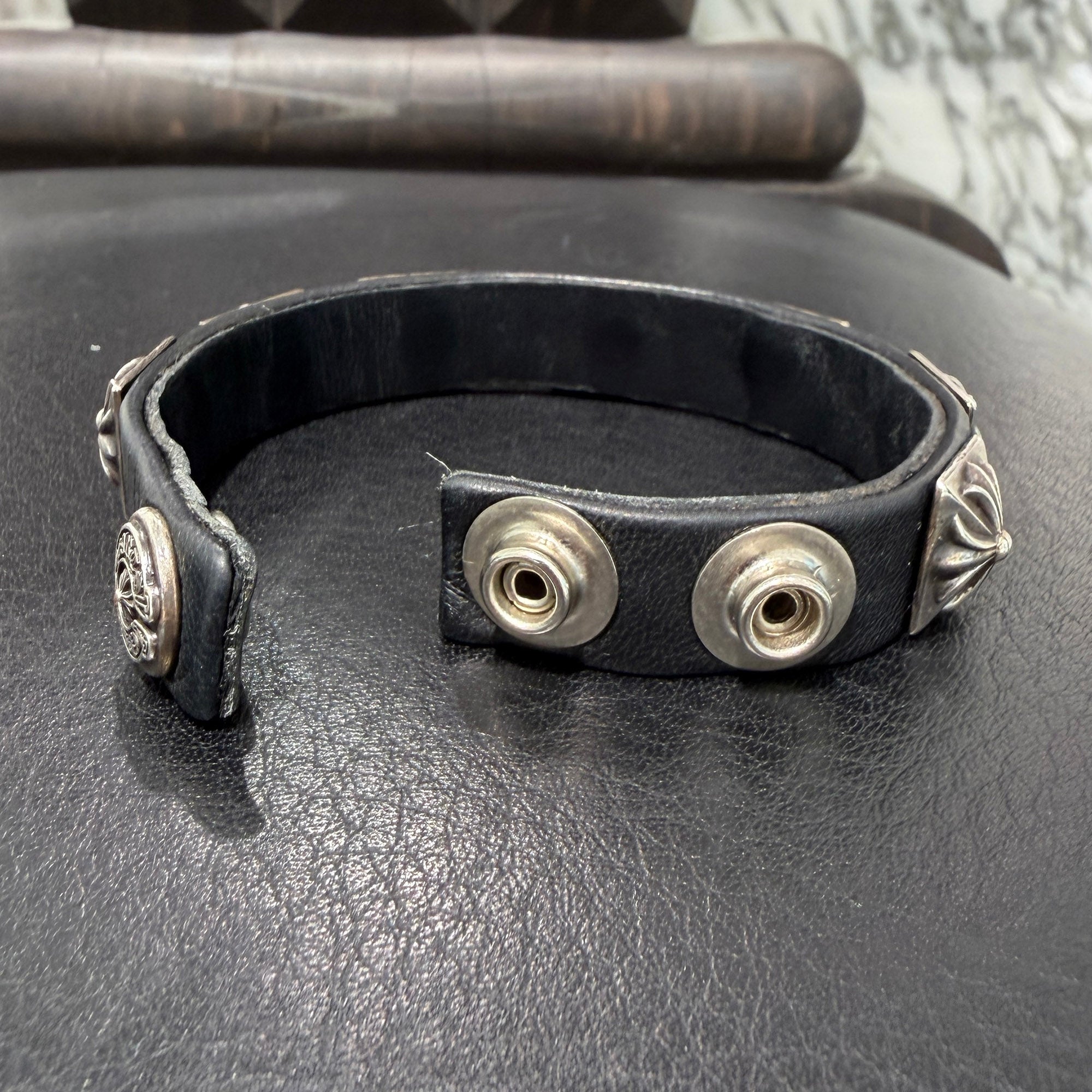 CHROME HEARTS Zero Pyramid Studs 1BTN 2SNP Leather Bracelet クロムハーツ ゼロピラミッドスタッズ 1ボタン 2スナップ レザーブレスレット