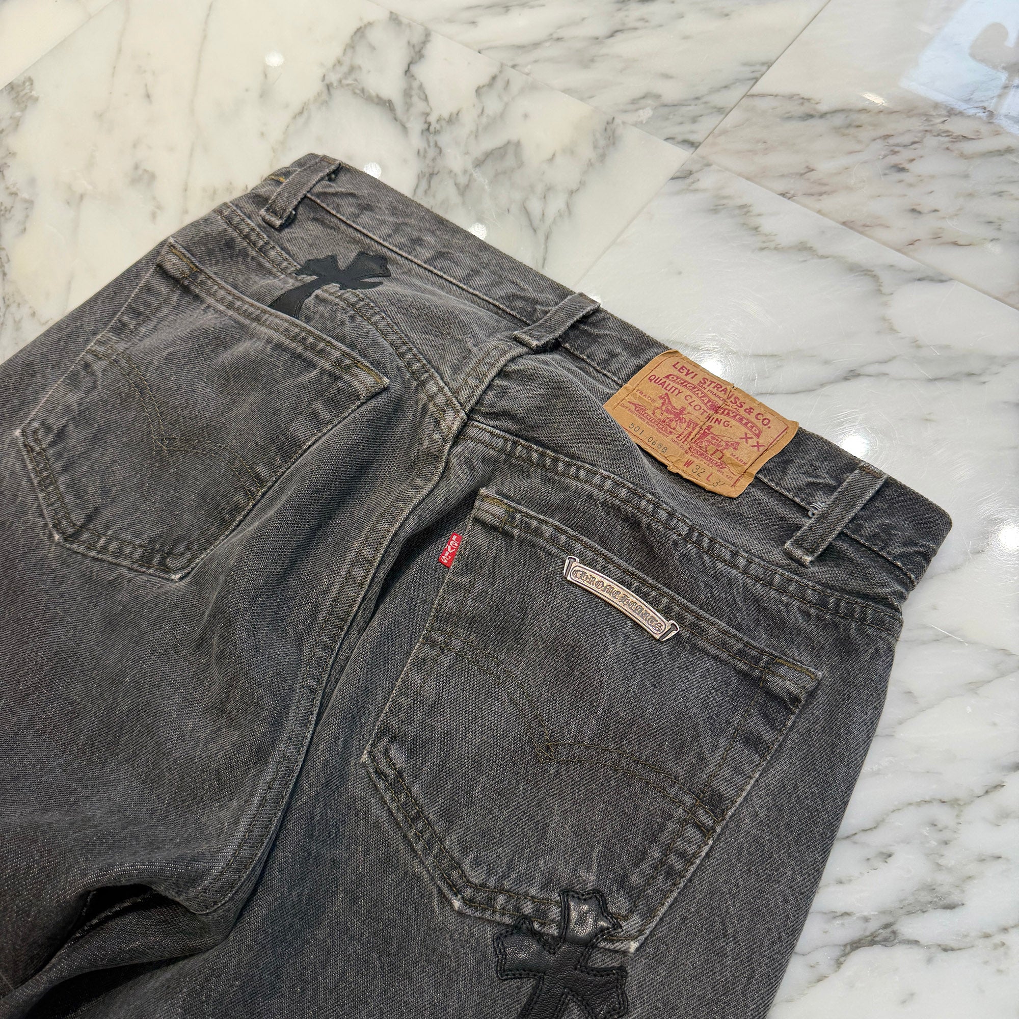 levi's 501 本革クロスパッチ デニムパンツ CHROME HEARTS × Levi's 501 VNTG Leather Cross Patch Denim Pants