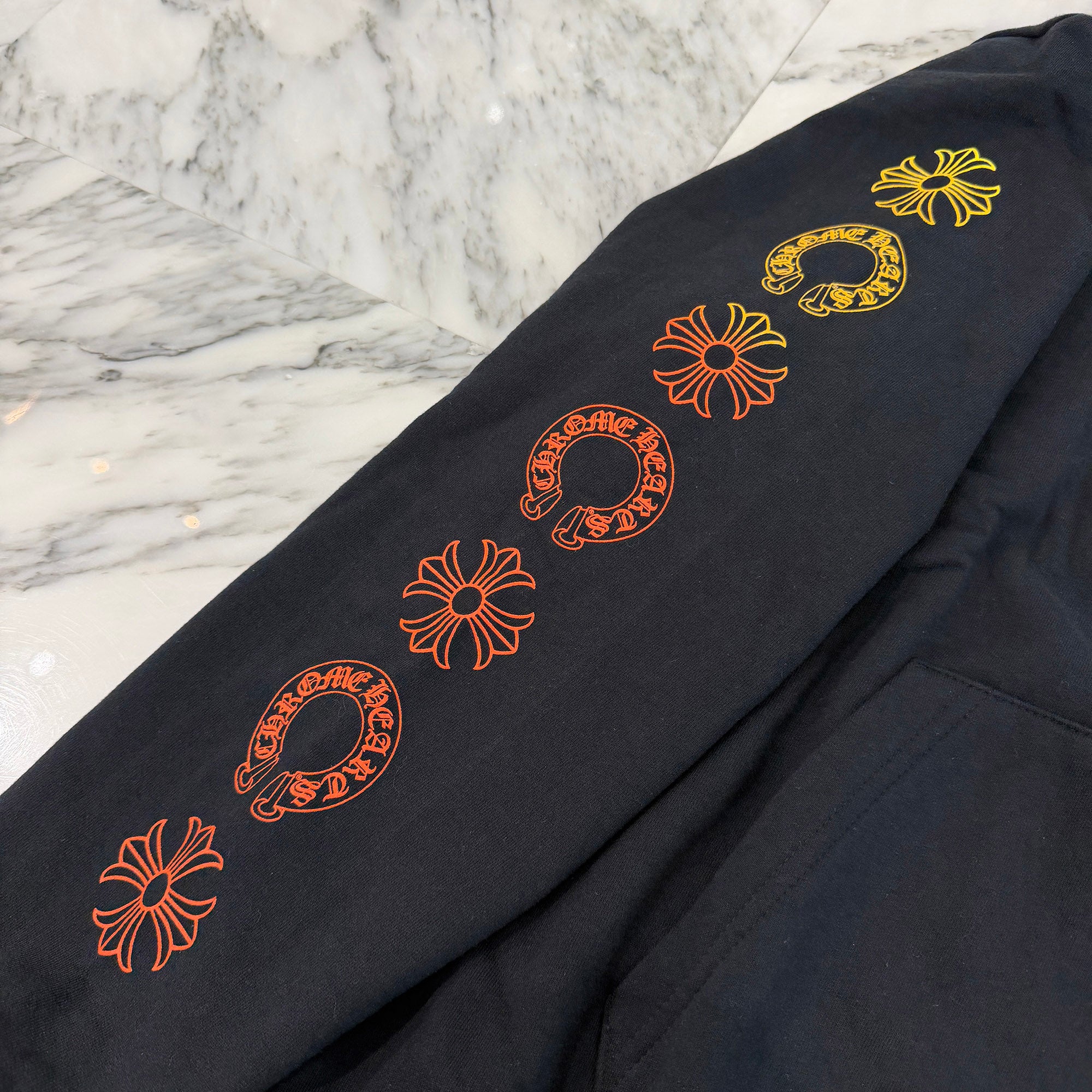 CHROME HEARTS Gradient Vertical Logo Print Pullover Hoodie Size XL クロムハーツ グラデーション ヴァーティカルロゴ プリント プルオーバー フーディー サイズXL