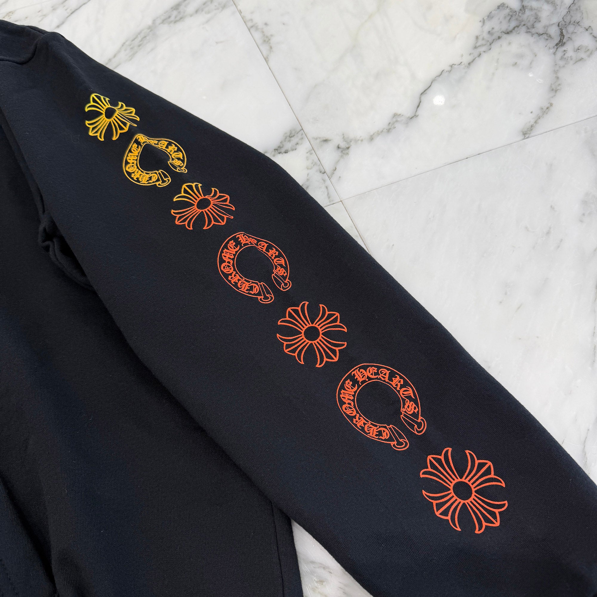 CHROME HEARTS Gradient Vertical Logo Print Pullover Hoodie Size XL クロムハーツ グラデーション ヴァーティカルロゴ プリント プルオーバー フーディー サイズXL