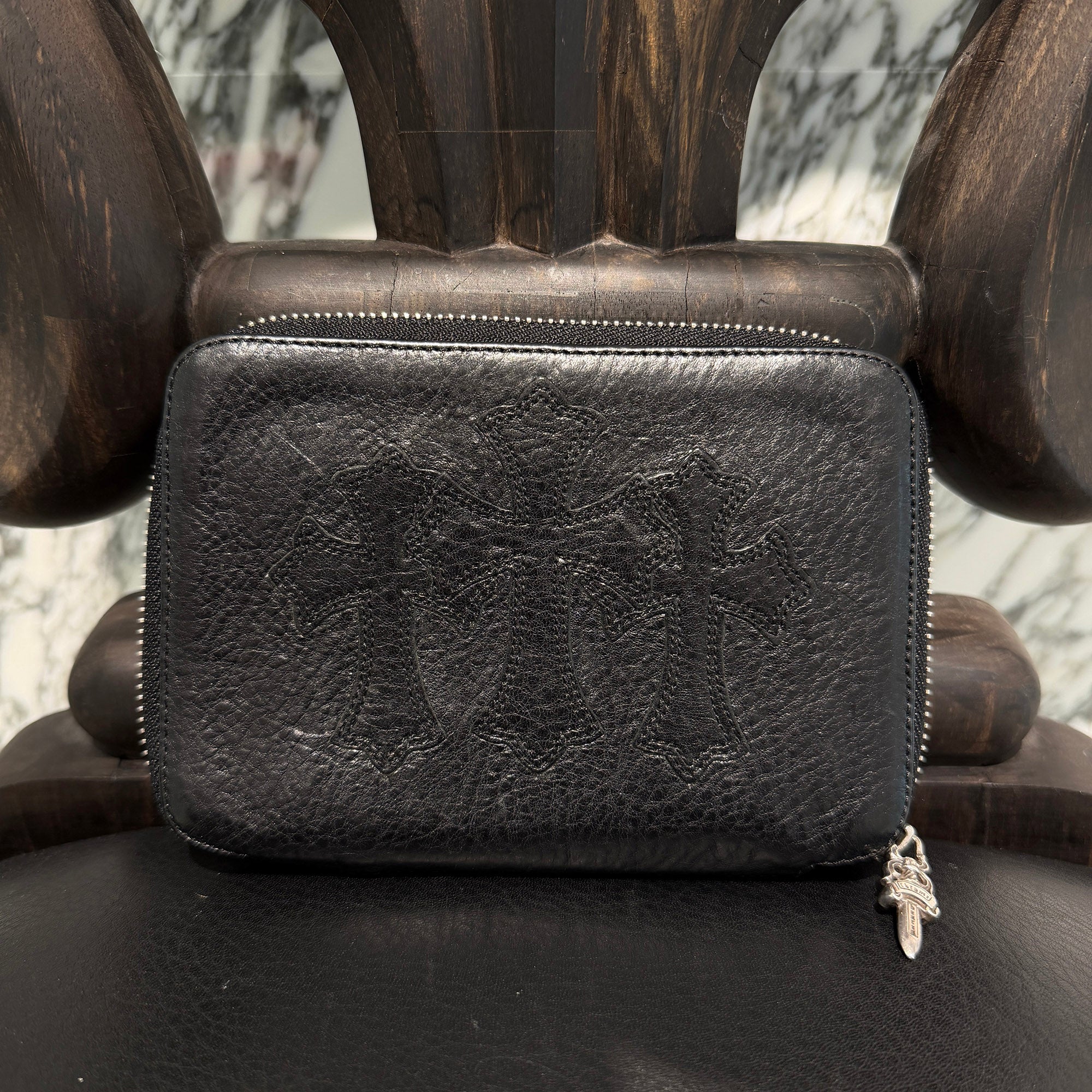 CHROME HEARTS BANK ROBBER 3 Cemetery Leather Cross Patch Round Zip Leather Compact Wallet クロムハーツ バンクローバー 3 セメタリー レザークロスパッチ ラウンドジップレザーコンパクトウォレット