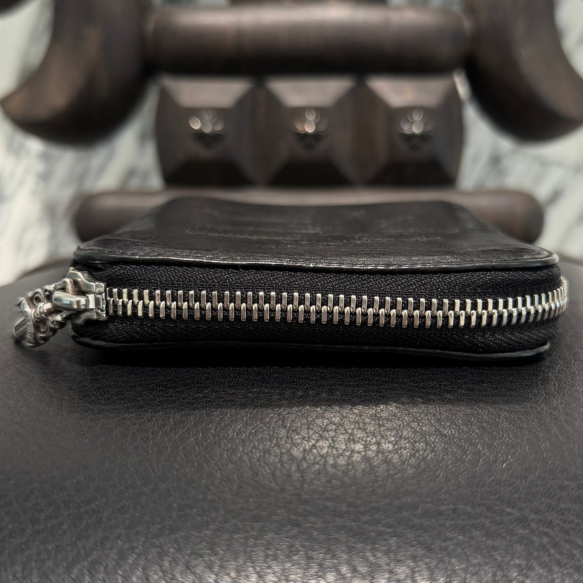 CHROME HEARTS BANK ROBBER 3 Cemetery Leather Cross Patch Round Zip Leather Compact Wallet クロムハーツ バンクローバー 3 セメタリー レザークロスパッチ ラウンドジップレザーコンパクトウォレット