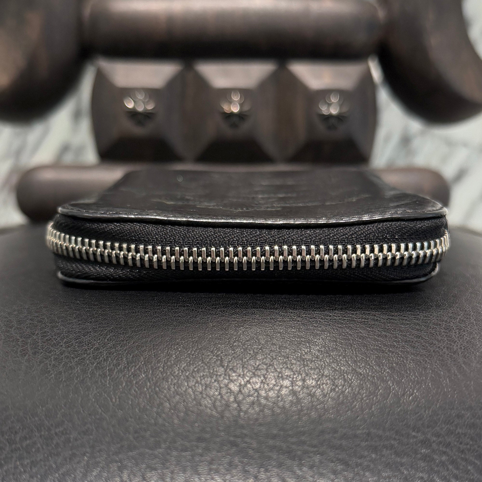 CHROME HEARTS BANK ROBBER 3 Cemetery Leather Cross Patch Round Zip Leather Compact Wallet クロムハーツ バンクローバー 3 セメタリー レザークロスパッチ ラウンドジップレザーコンパクトウォレット
