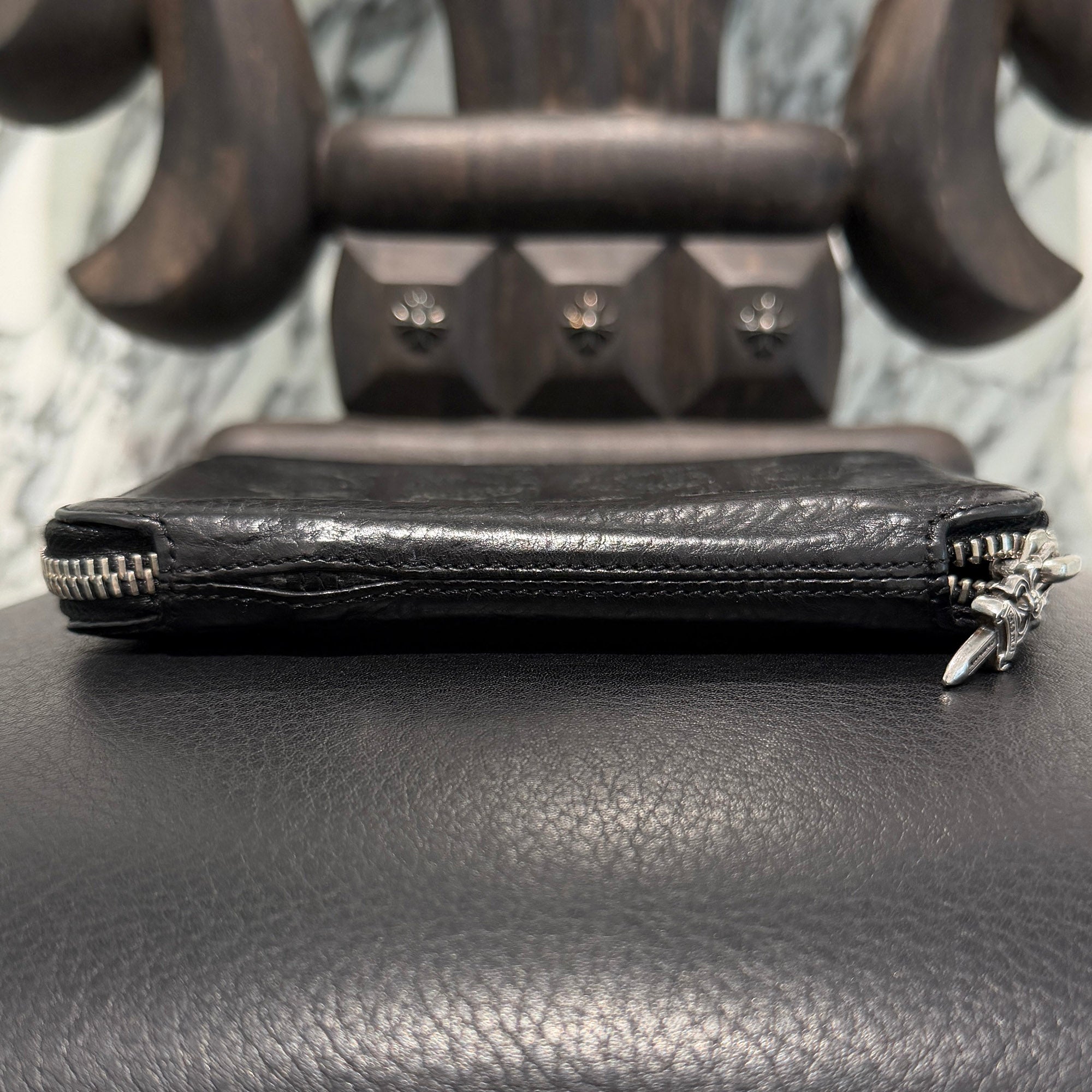 CHROME HEARTS BANK ROBBER 3 Cemetery Leather Cross Patch Round Zip Leather Compact Wallet クロムハーツ バンクローバー 3 セメタリー レザークロスパッチ ラウンドジップレザーコンパクトウォレット