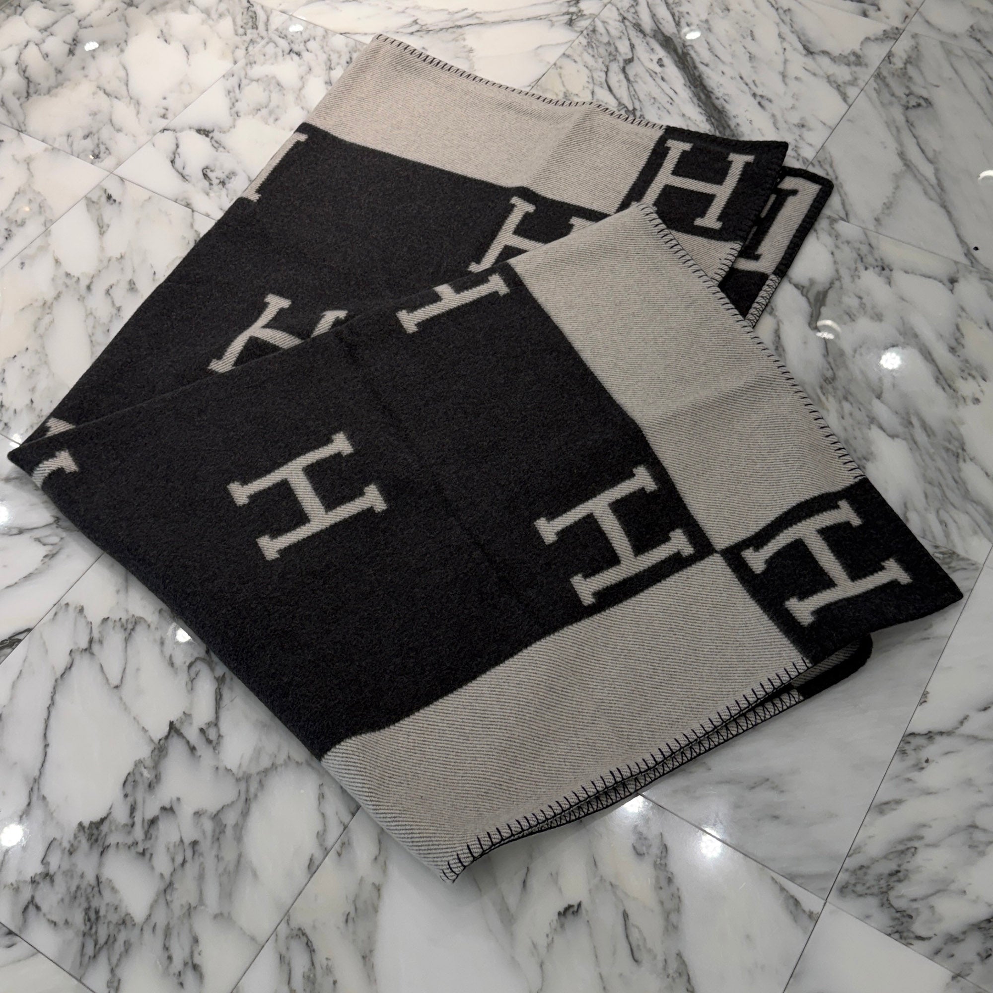 HERMES Plaid Avalon III Throw blanket H102665M エルメス プレード アバロンIII スローブランケット