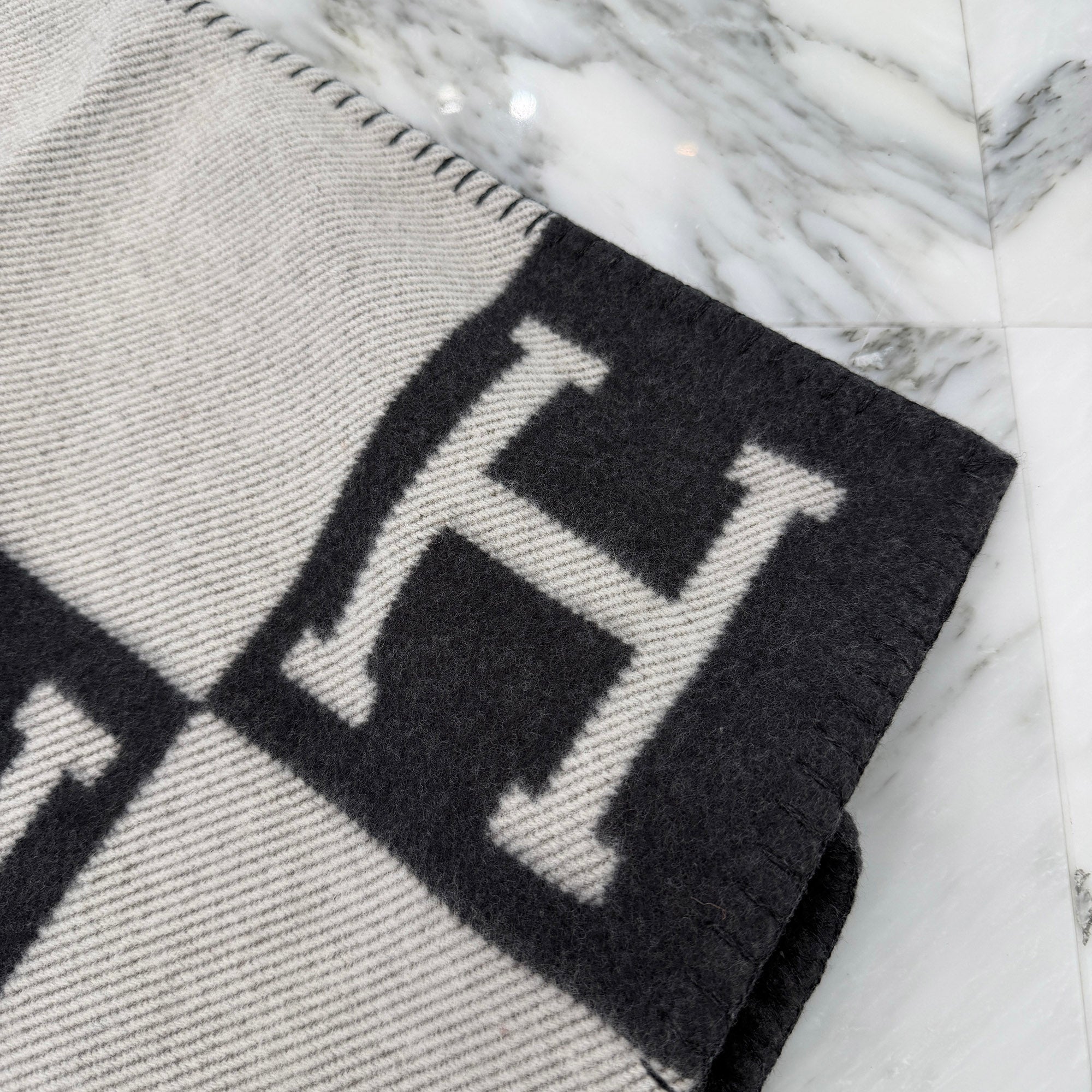 HERMES Plaid Avalon III Throw blanket H102665M エルメス プレード アバロンIII スローブランケット