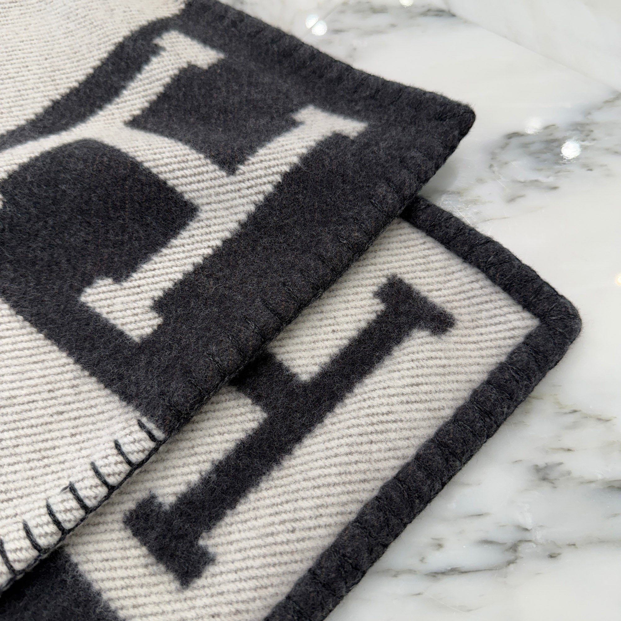 HERMES Plaid Avalon III Throw blanket H102665M エルメス プレード アバロンIII スローブランケット
