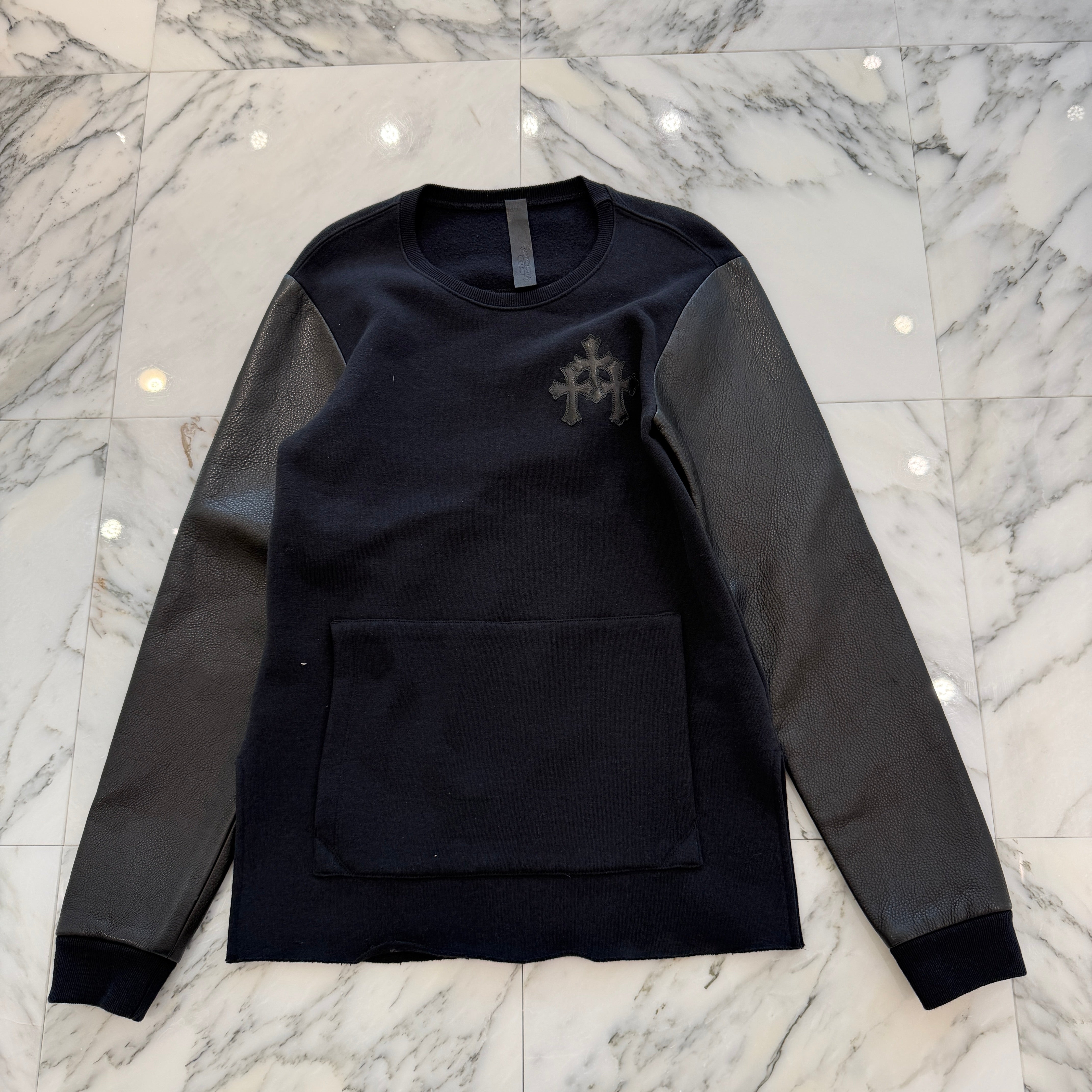 CHROME HEARTS Y NOT Cemetery Cross Leather Patch Arm Leather Sweat Shirt Size S クロムハーツ ワイノット セメタリークロス レザーパッチ アームレザー スウェットシャツ サイズS